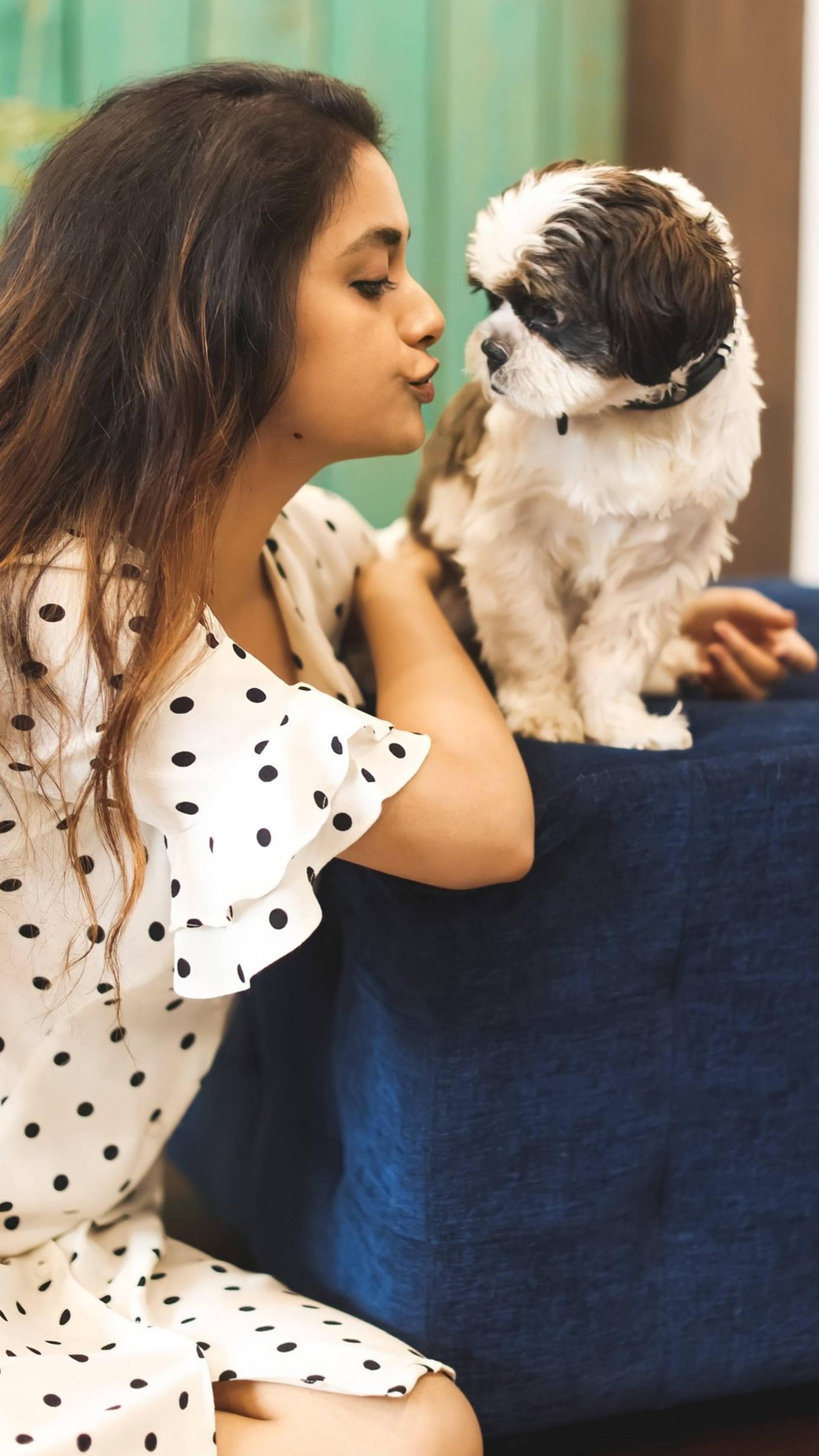 Keerthi Suresh And Pet Dog — 1920x3414 wallpaper