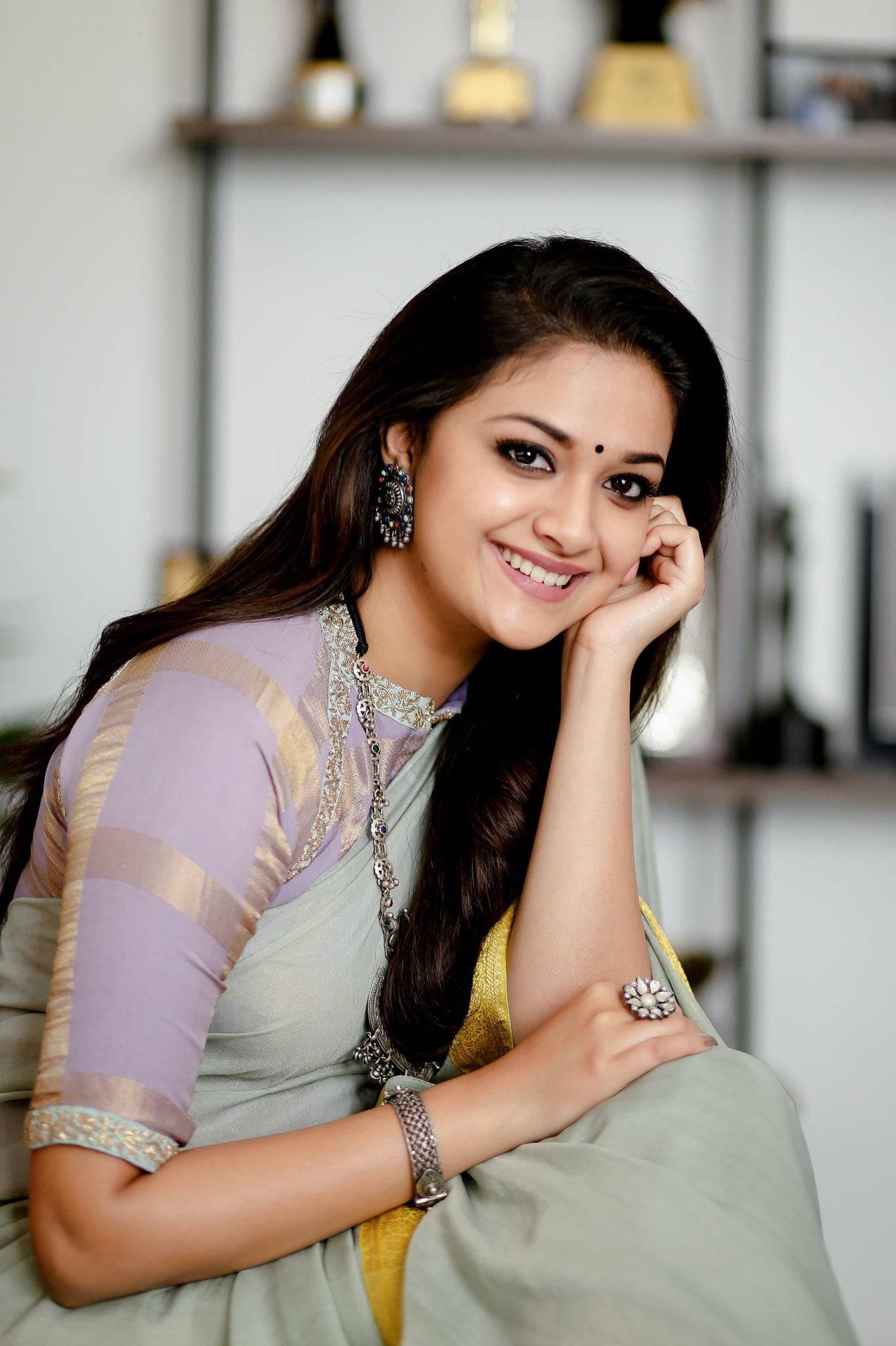 Keerthi Suresh Smiling — 1364x2048 wallpaper