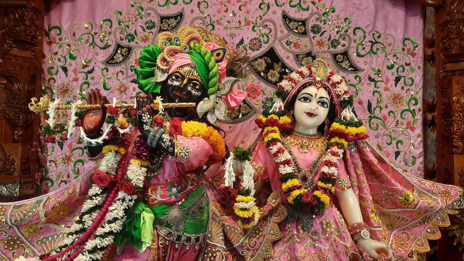 Krishna And Radha In ISKCON Temple Wearing Pink — 1600x901 wallpaper