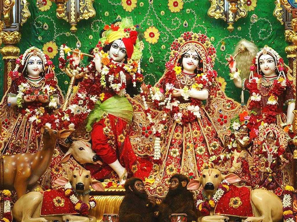 Krishna With His Three Consorts In ISKCON Temple — 1024x768 wallpaper