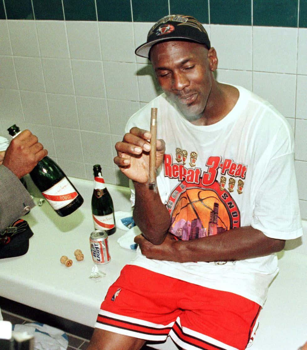 Legendary NBA player Michael Jordan — 980x1119 wallpaper