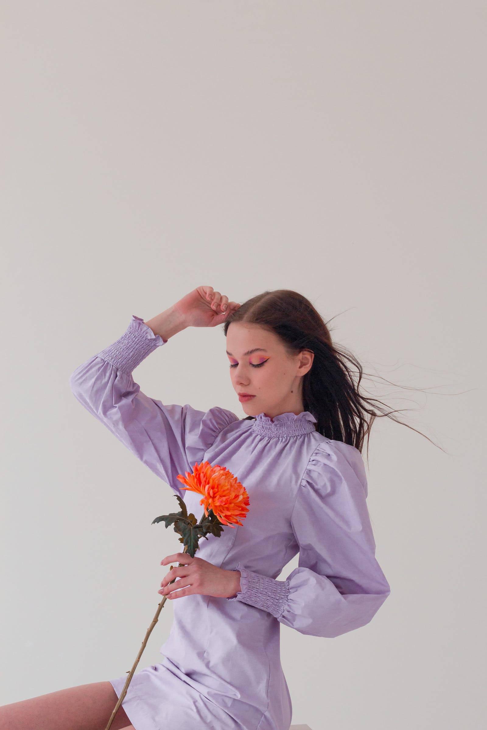 Light Purple Aesthetic Lady — 1600x2400 wallpaper