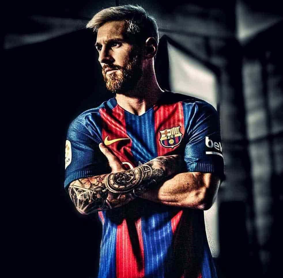 Lionel Messi Staying Cool Under Pressure — 982x965 wallpaper