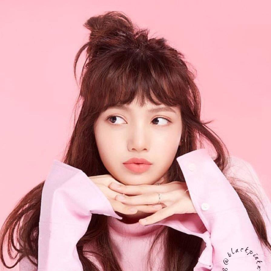 Lisa of Blackpink vibrant and stunning in pink — 895x895 wallpaper