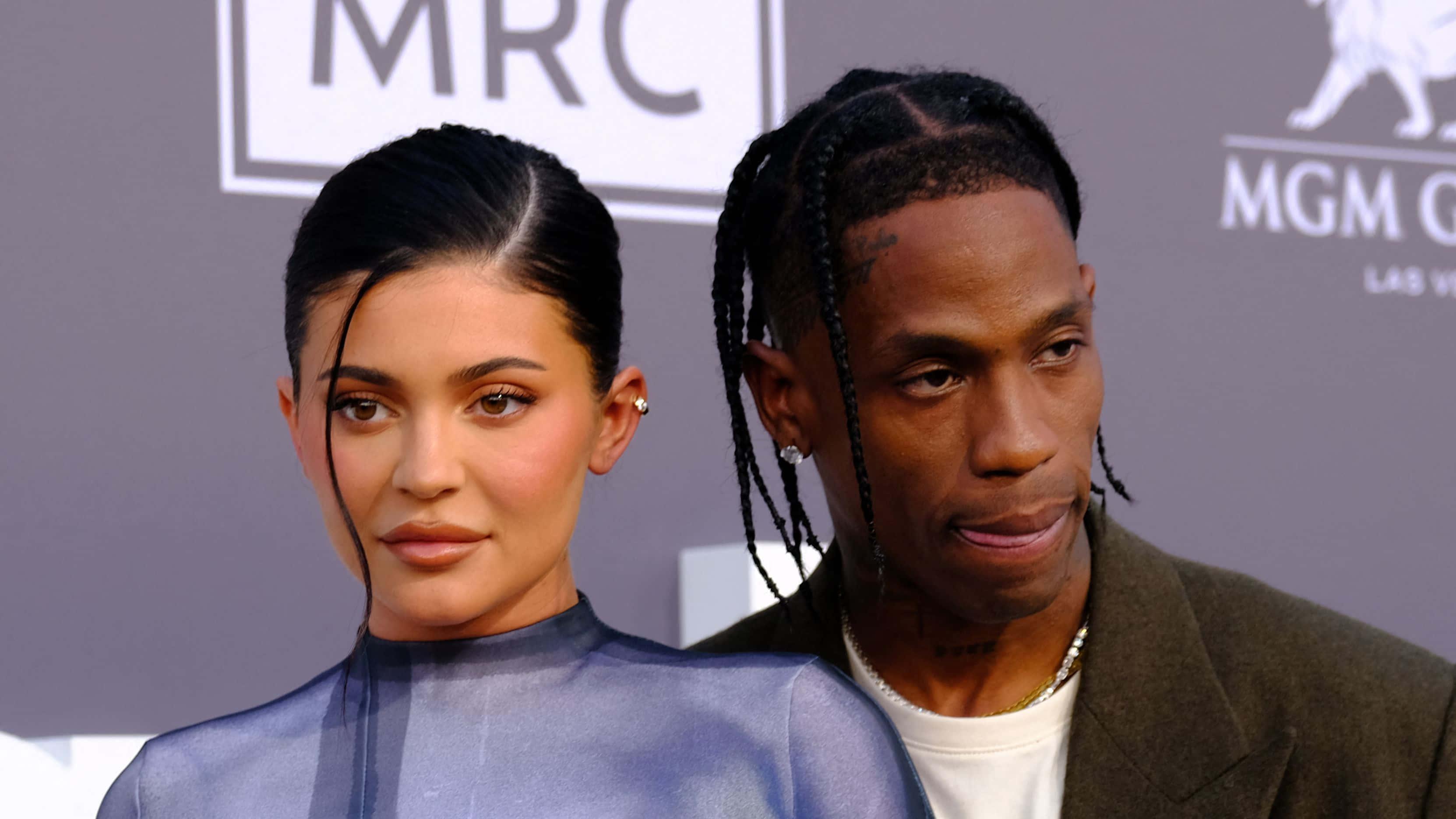 Look at him fly - Travis Scott soars high — 3325x1870 wallpaper