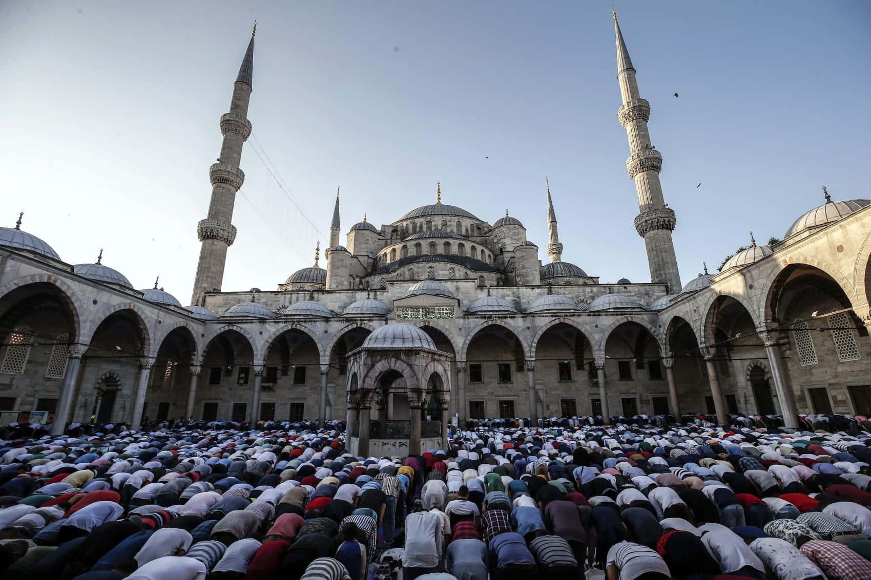 Look towards Allah in times of need and guidance. — 1700x1133 wallpaper