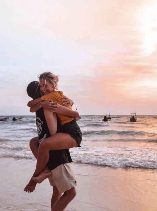 Love Cute Couple On the Beach — 536x720 wallpaper