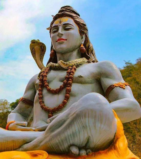 Low Angle HD Photograph Of Mahadev Statue