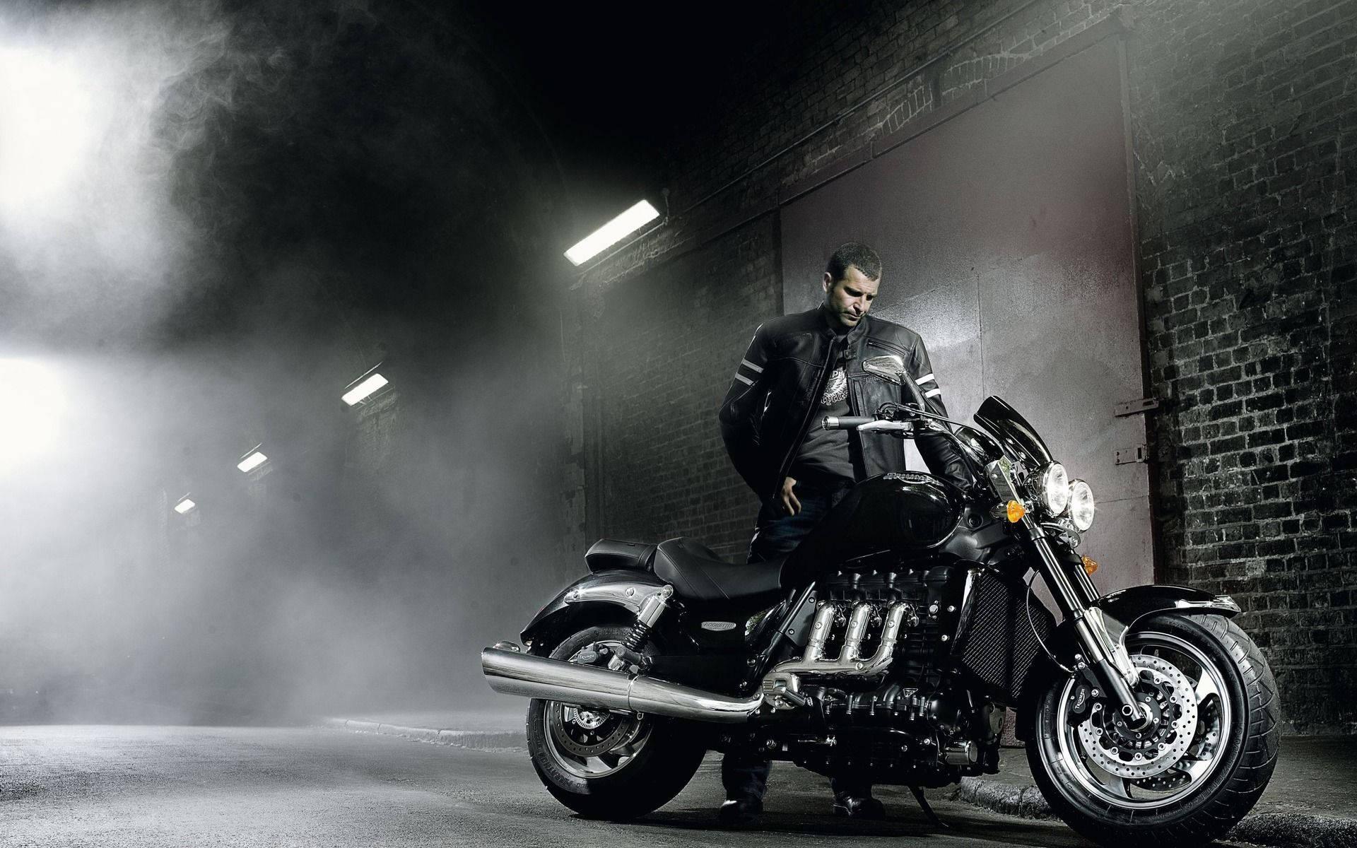 Luxury Classic Black Motorcycle — 1920x1200 wallpaper
