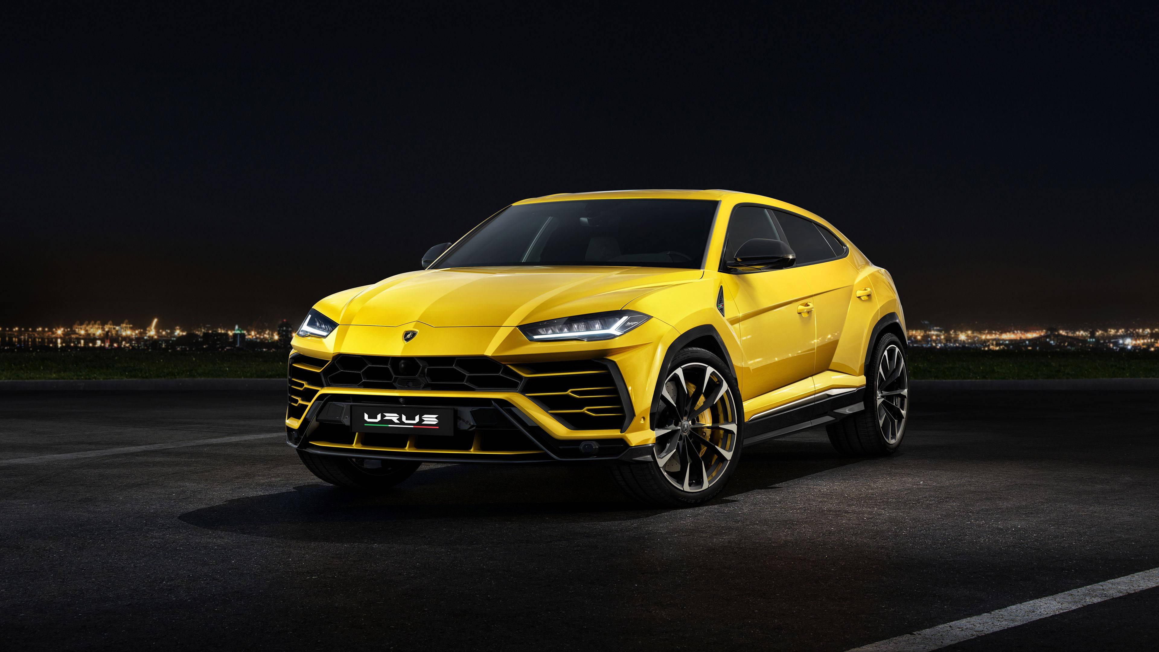 Luxury Supercar - Lamborghini Urus at Night — 3840x2160 wallpaper