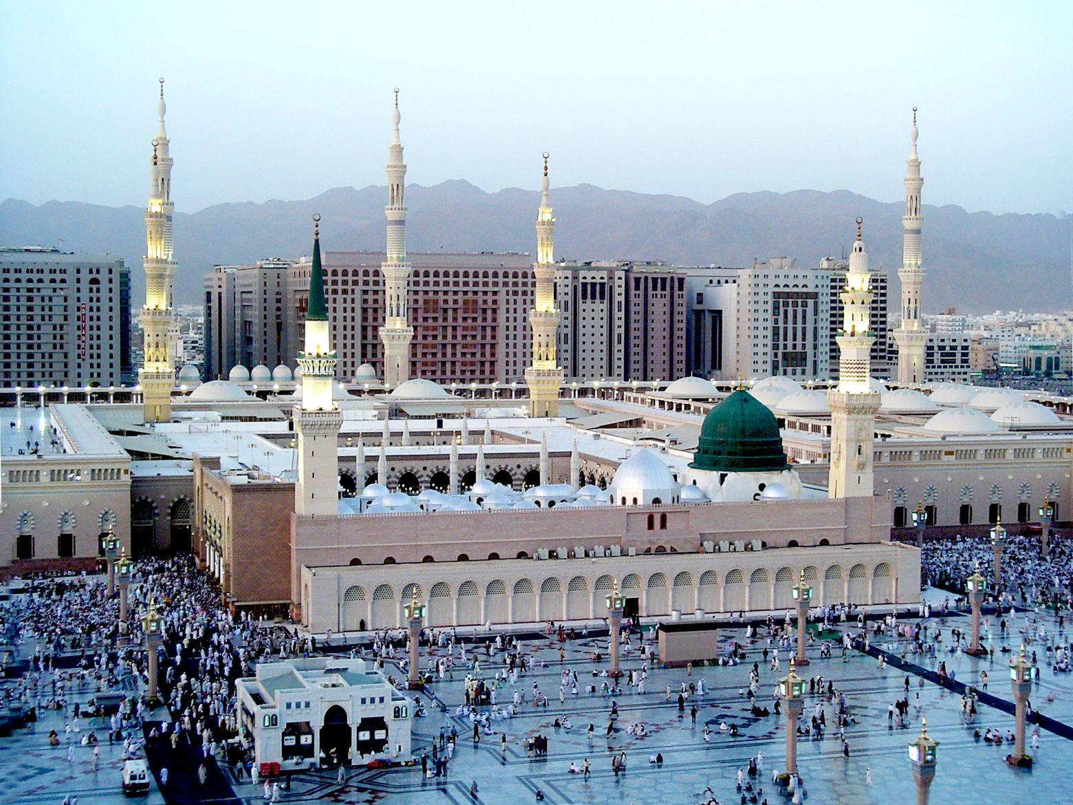 Madina Sharif Aerial Shot — 1560x1170 wallpaper