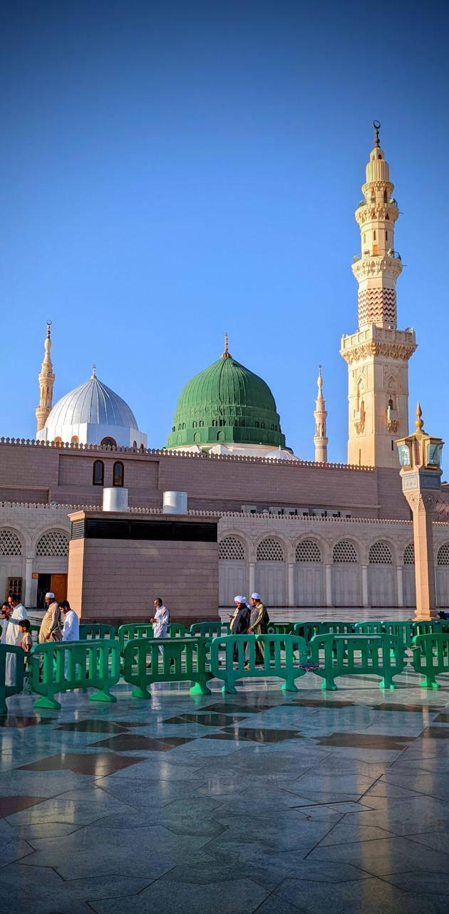 Madina Sharif With Guiding Rails — 630x1280 wallpaper