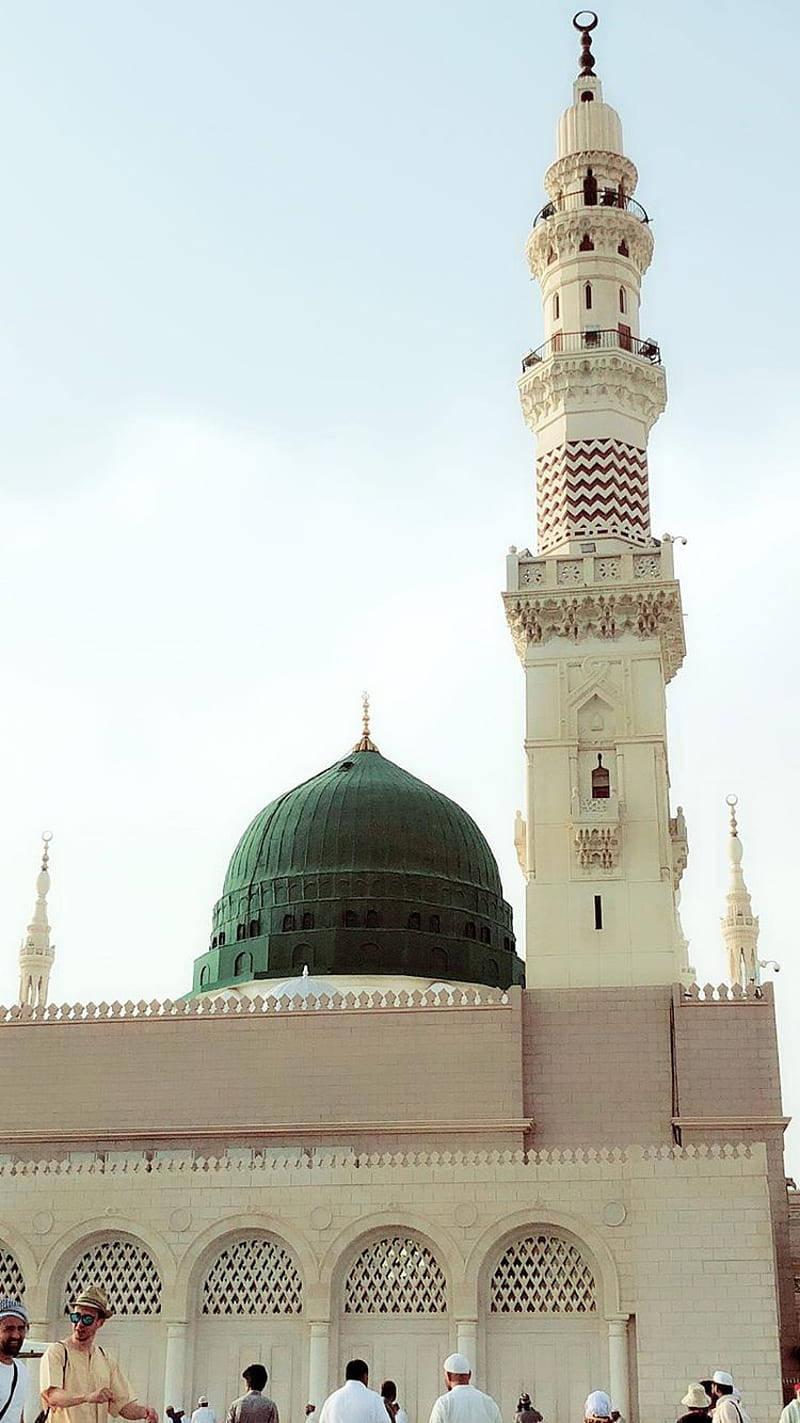 Madina Sharif With Pilgrims — 800x1423 wallpaper