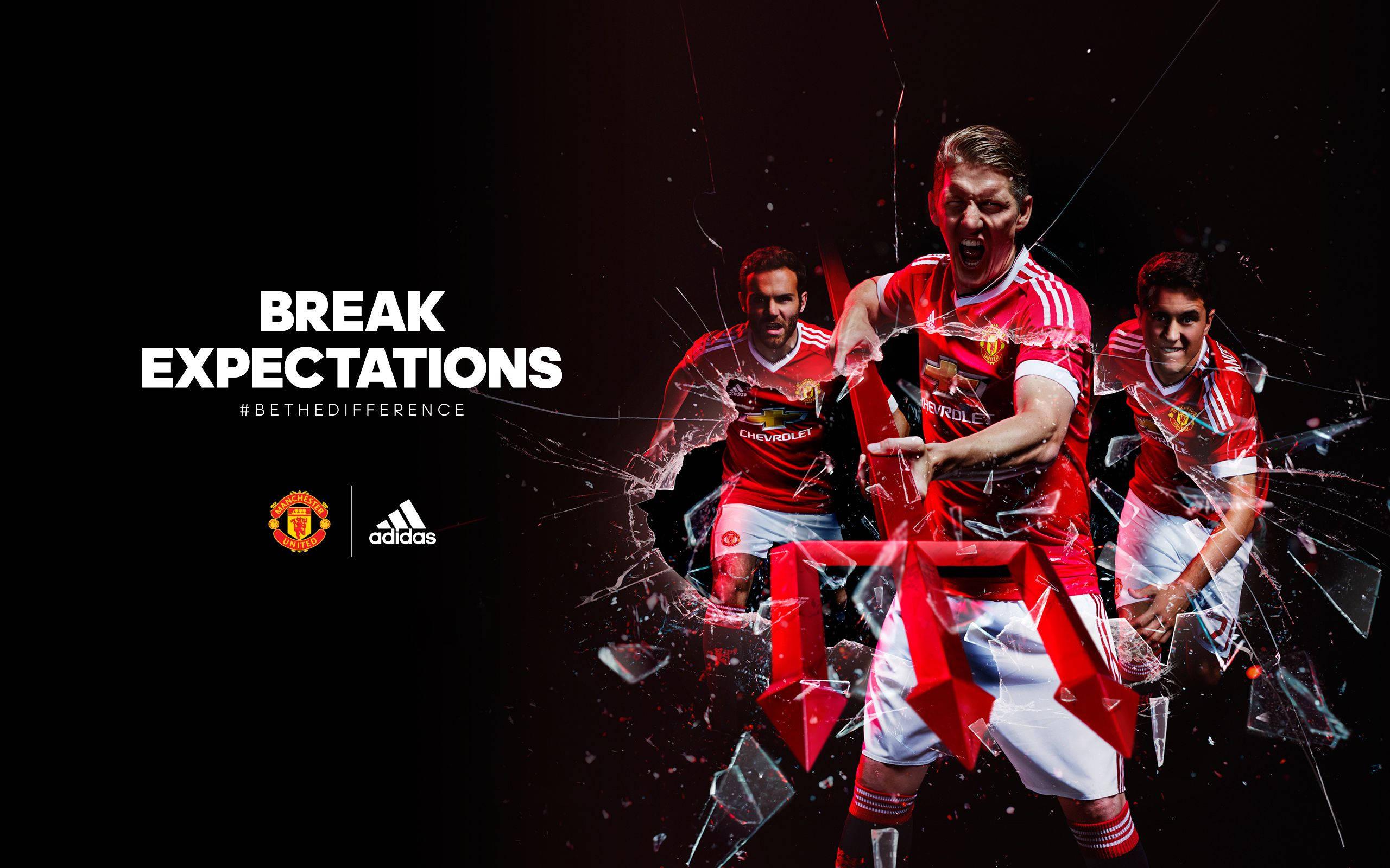 Manchested United Players In Action — 2560x1600 wallpaper