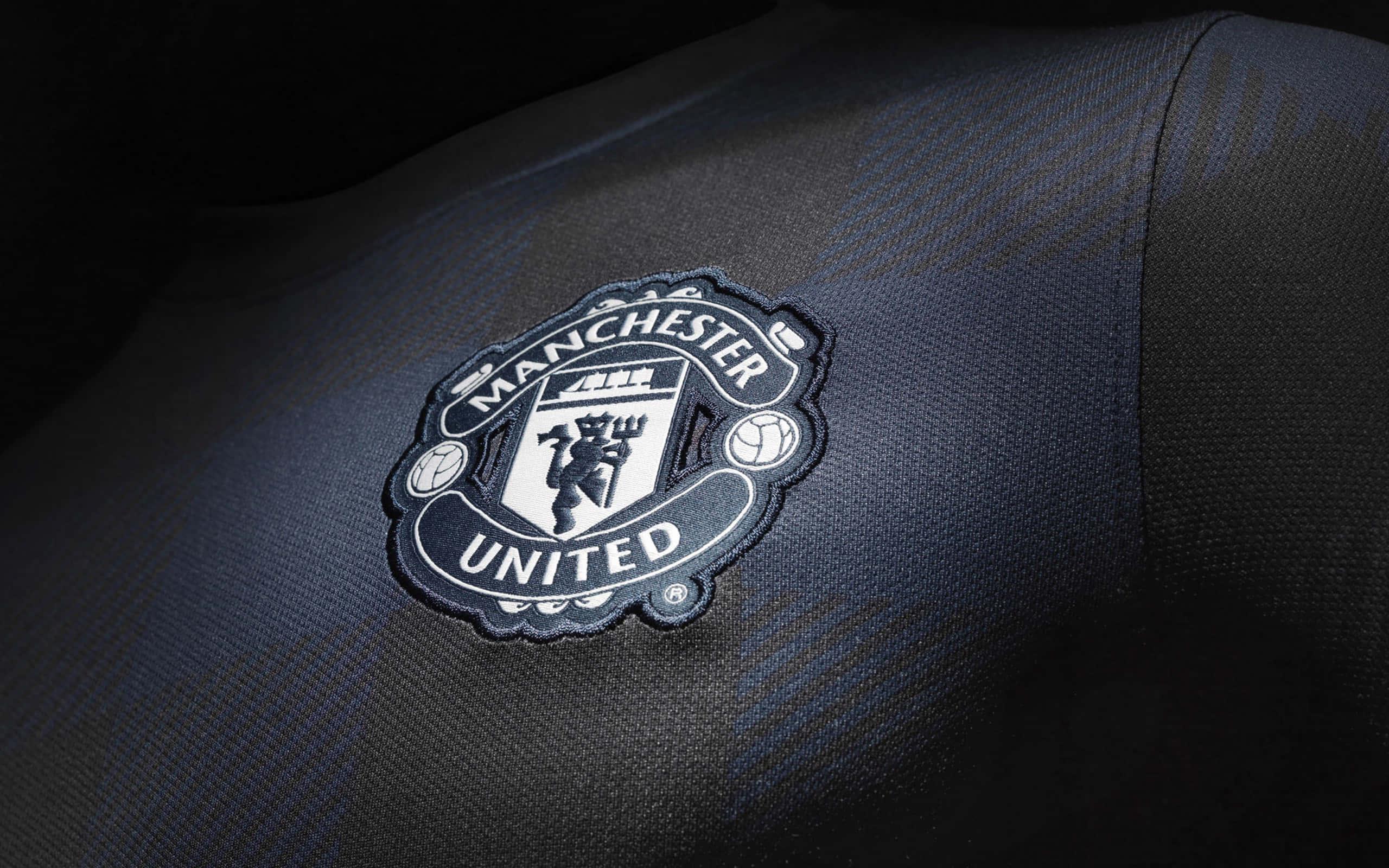 Manchester United Finds Glory — 2560x1600 wallpaper