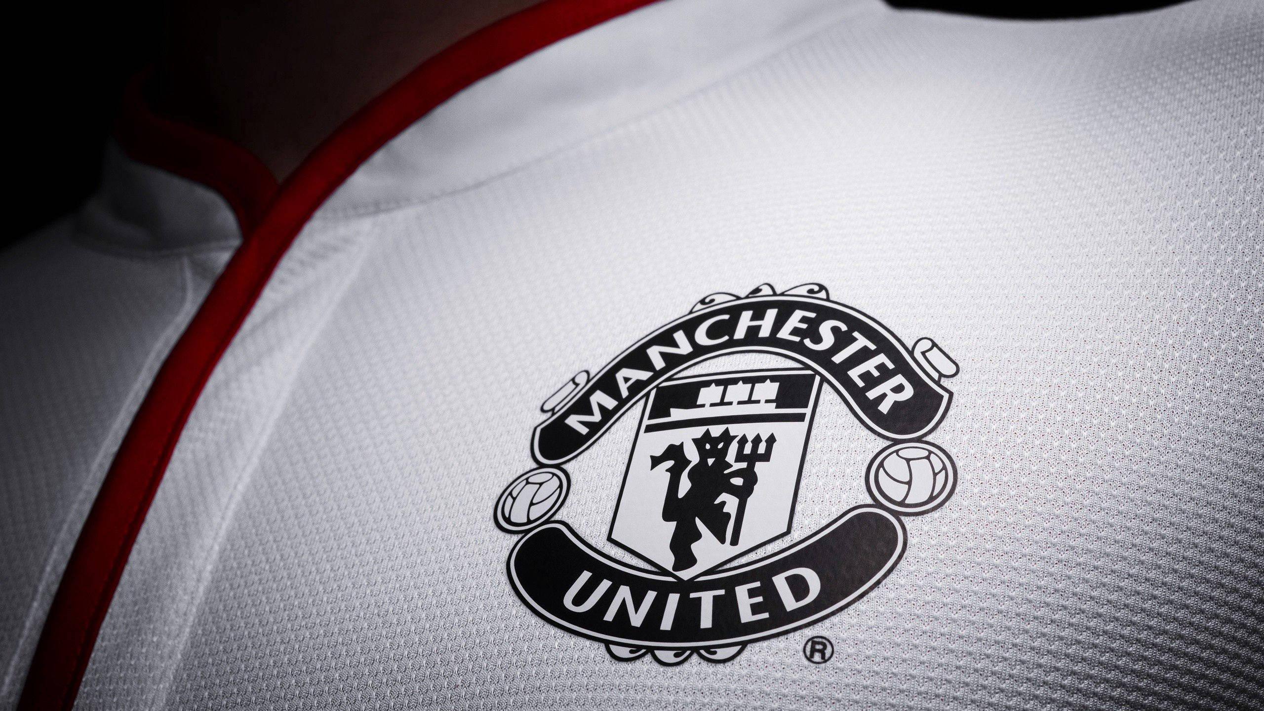 Manchester United Football Logo — 2560x1440 wallpaper