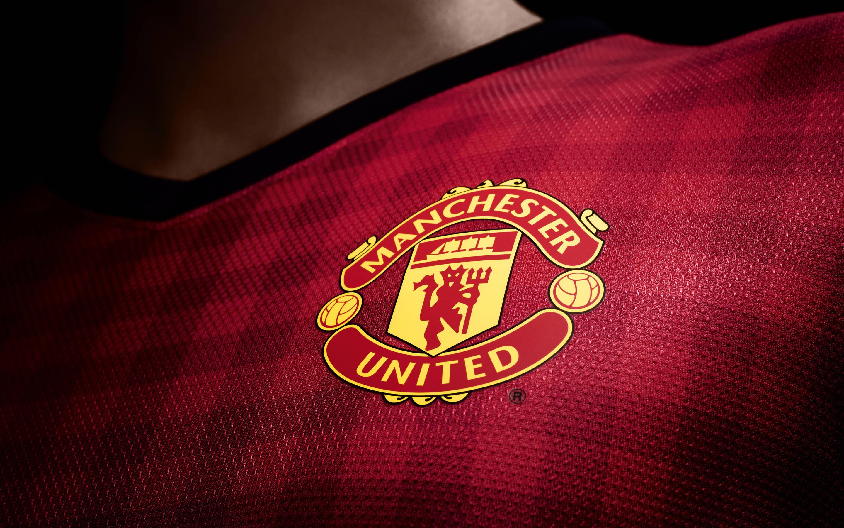 Manchester United Football Uniform — 2880x1800 wallpaper
