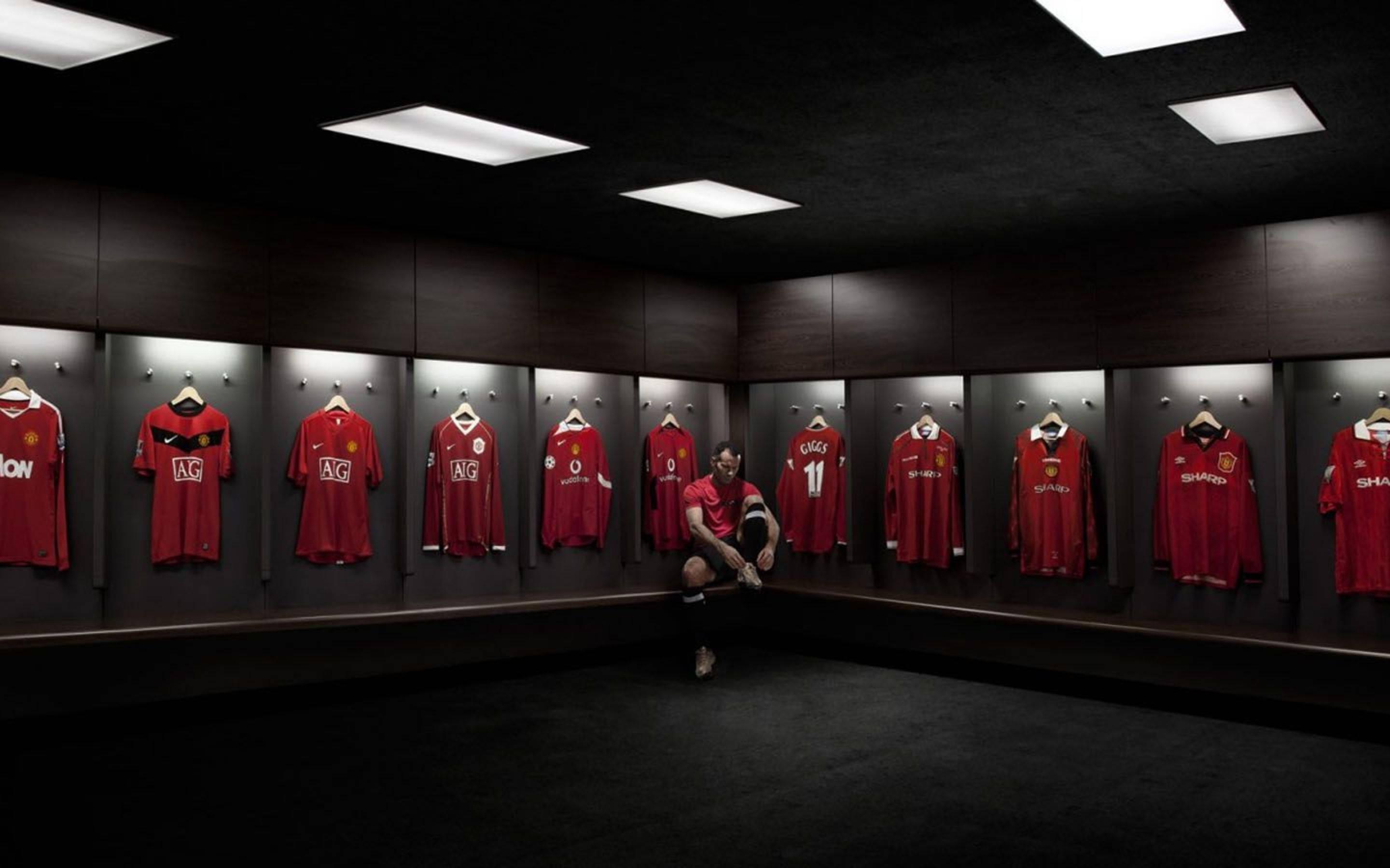 Manchester United Locker Room — 2880x1800 wallpaper