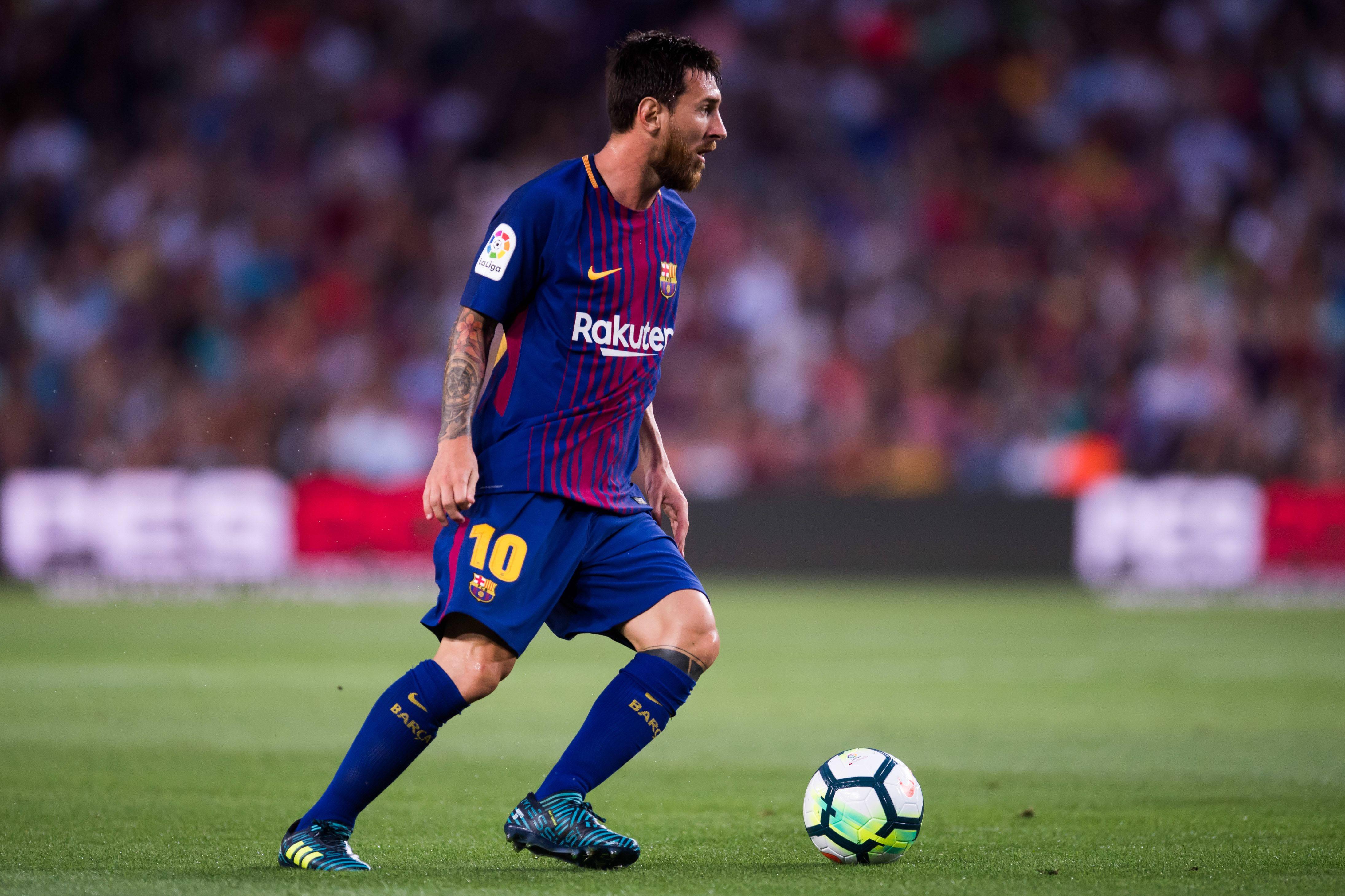Messi 4k Ultra HD Dribble — 4378x2919 wallpaper