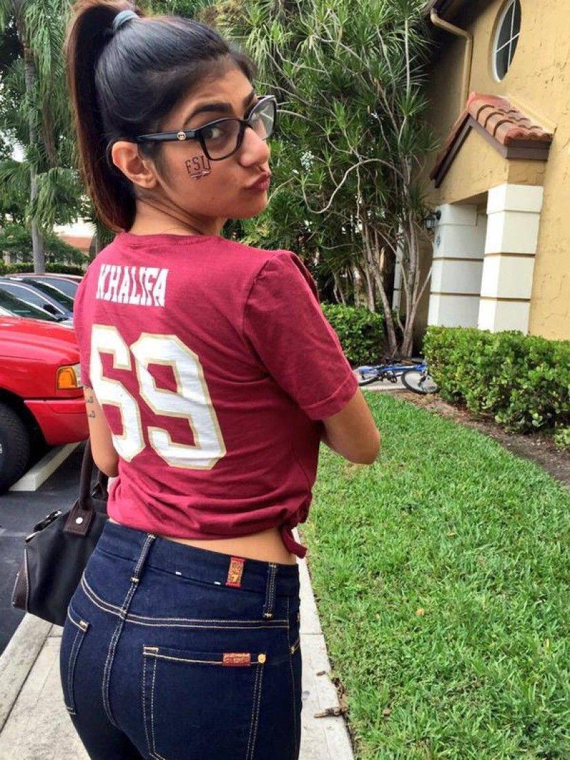 Mia Khalifa Pouty Lips — 827x1103 wallpaper