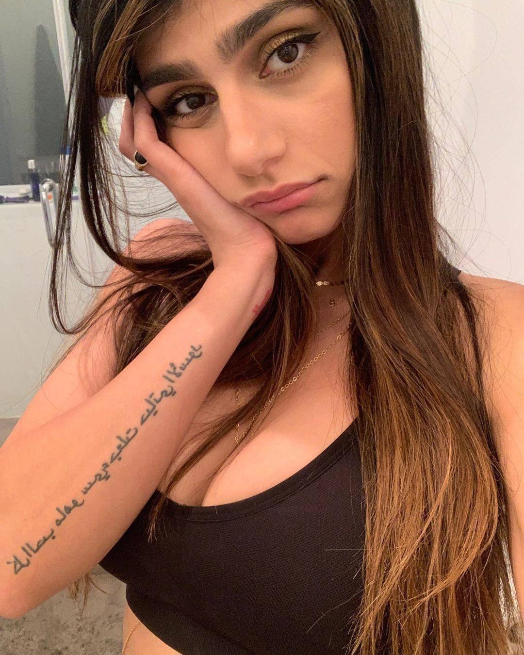 Mia Khalifa Sad — 1080x1350 wallpaper