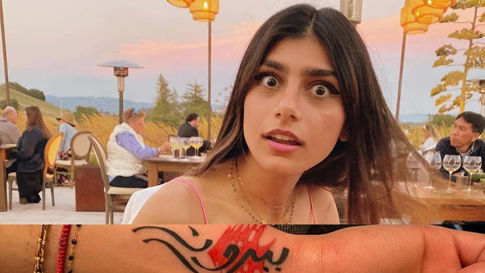 Mia Khalifa wearing a black halter top and shorts. — 1600x900 wallpaper