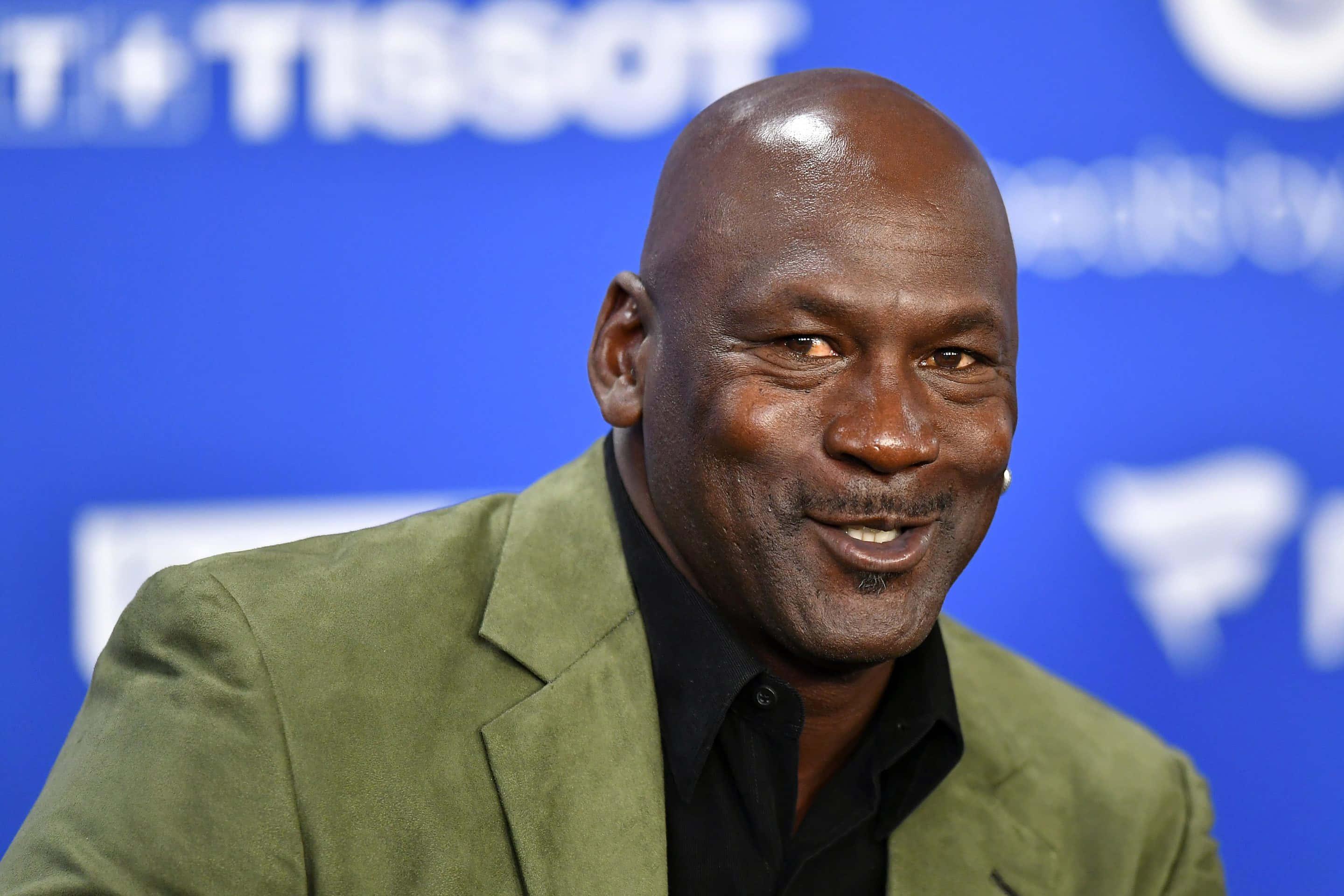 Michael Jordan - Basketball Legend — 2880x1920 wallpaper