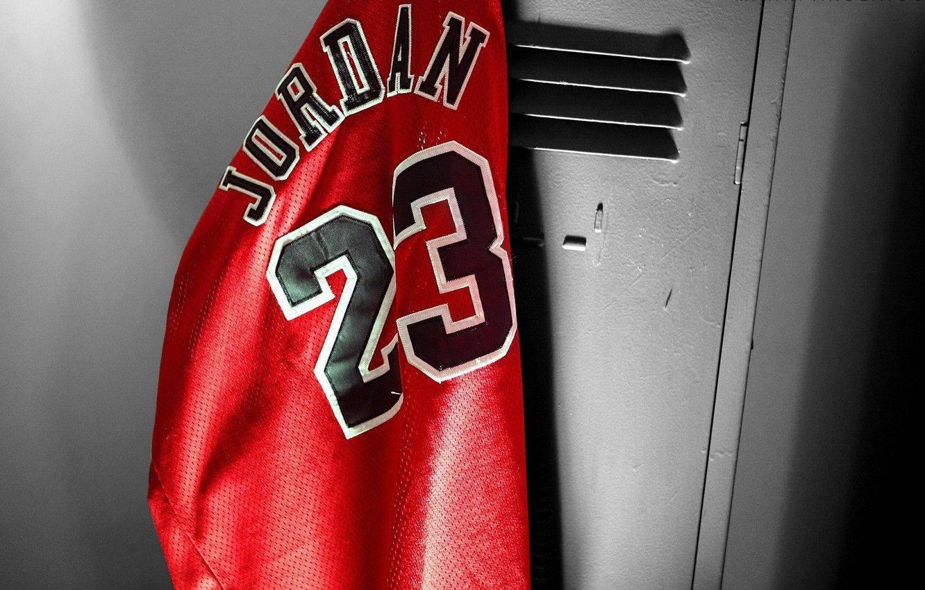 Michael Jordan in His Classic Red Jersey — 1332x850 wallpaper