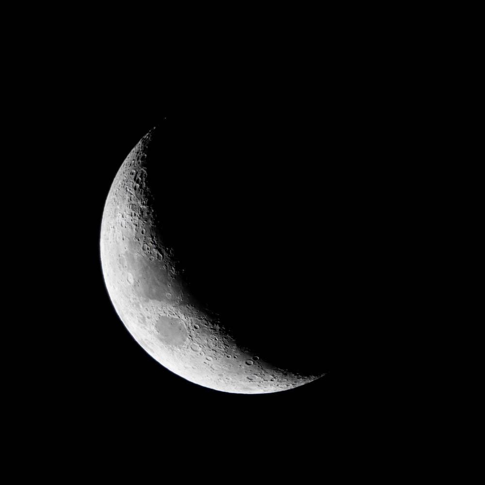 Moon Aesthetic Waning Crescent — 1000x1000 wallpaper