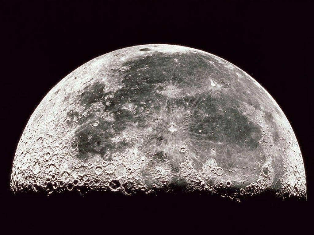 Moon — 1024x768 wallpaper