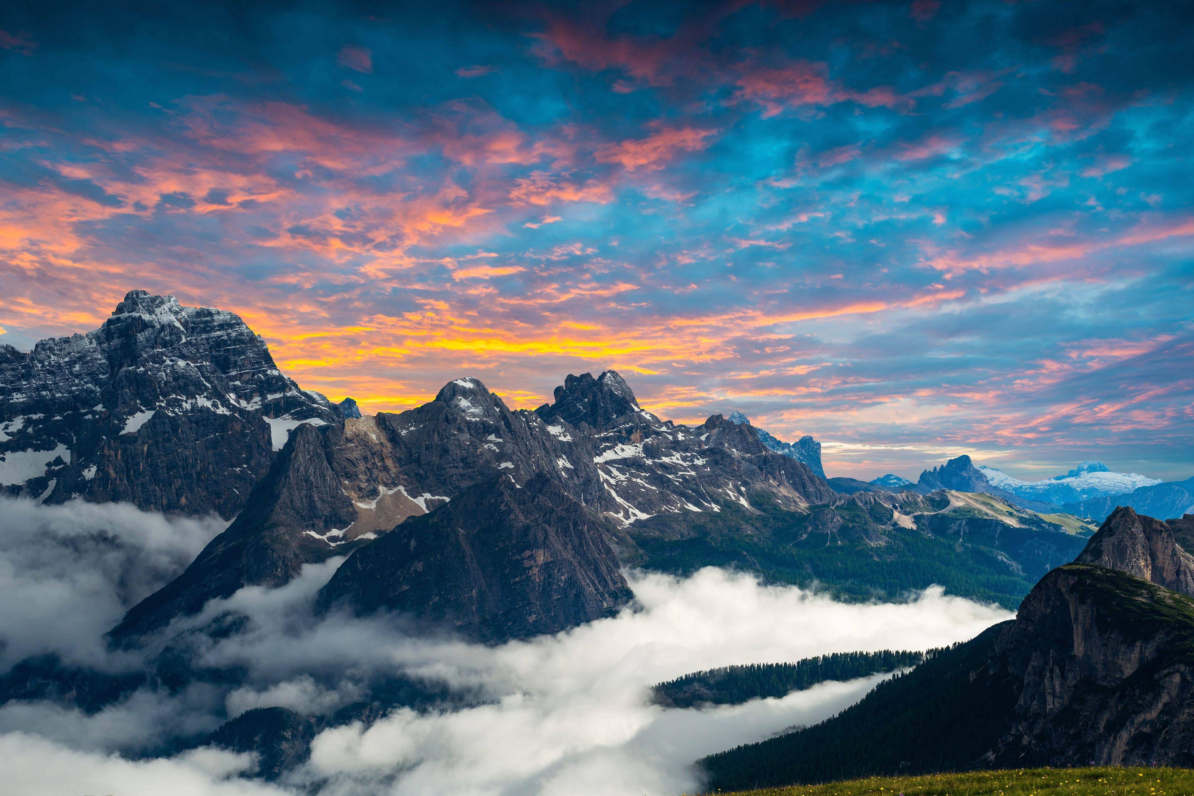 Mountain MacBook Pro Art HD — 3832x2554 wallpaper