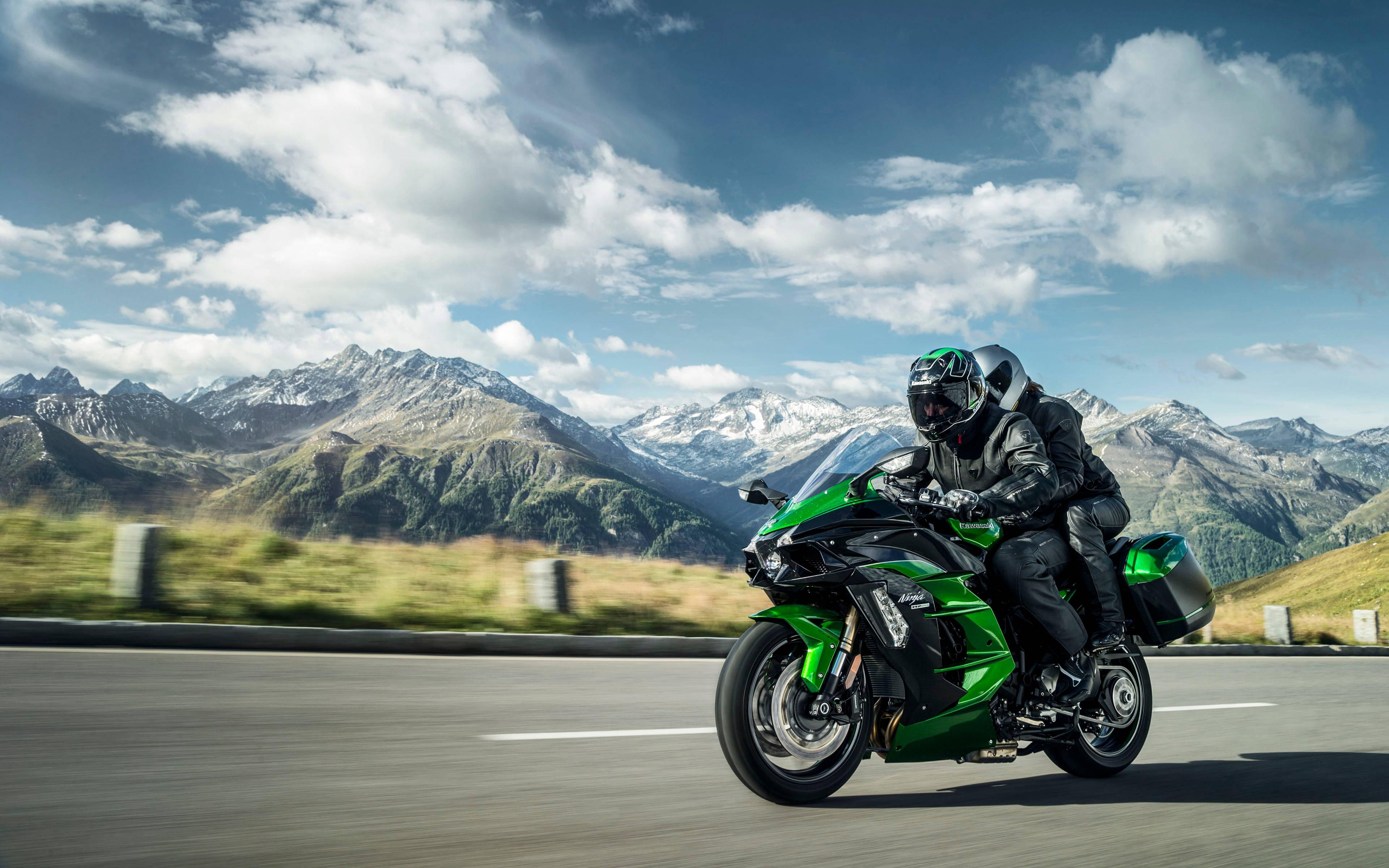 Moving Kawasaki H2r Near Mountain View — 3840x2400 wallpaper