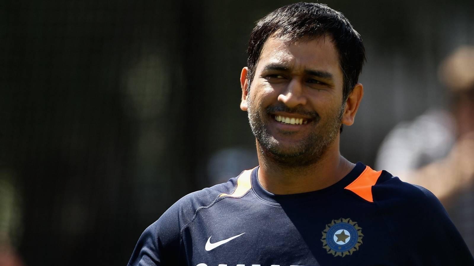 Ms Dhoni In Nike Shirt — 1600x900 wallpaper