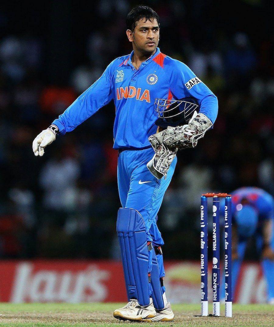 Ms Dhoni Right Hand Batter — 900x1074 wallpaper