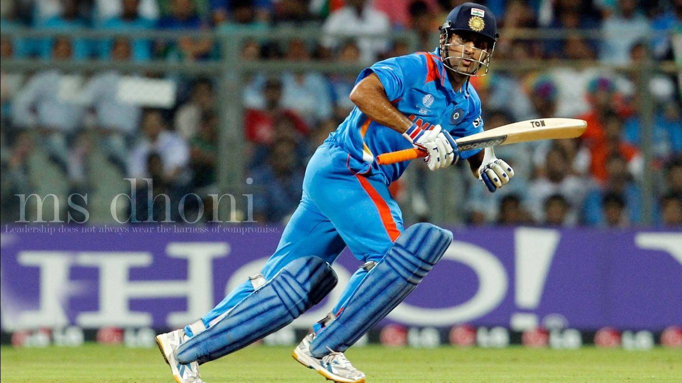 Ms Dhoni Sprinting — 1366x768 wallpaper