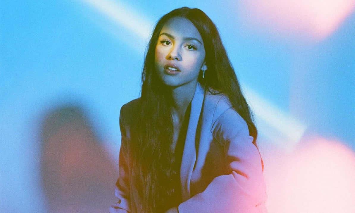 Olivia Rodrigo, artist and singer of smash hit "Drivers License", looking beautiful in a candid moment. — 1194x716 wallpaper