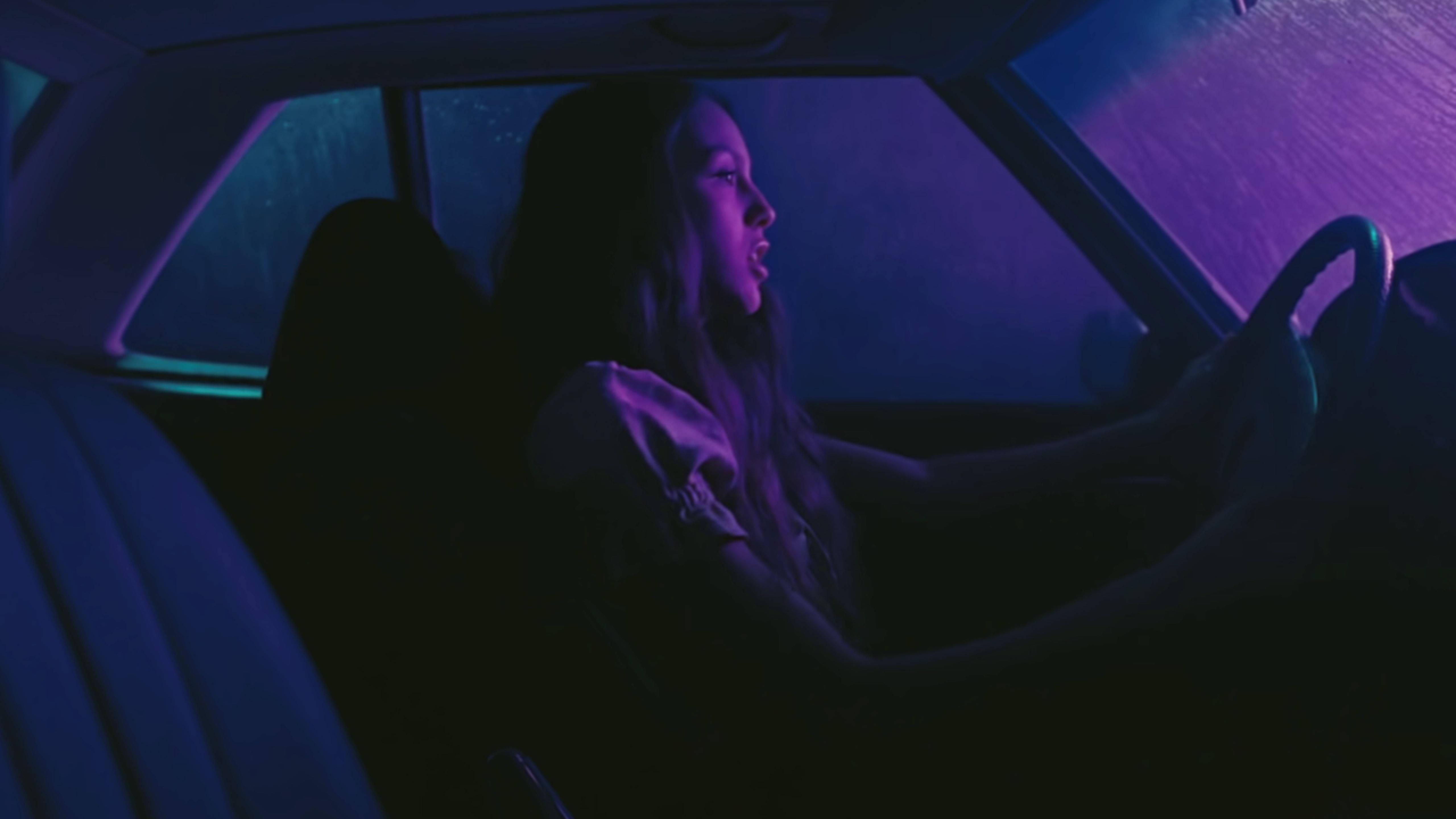 Olivia Rodrigo In Car Drivers License — 5120x2880 wallpaper