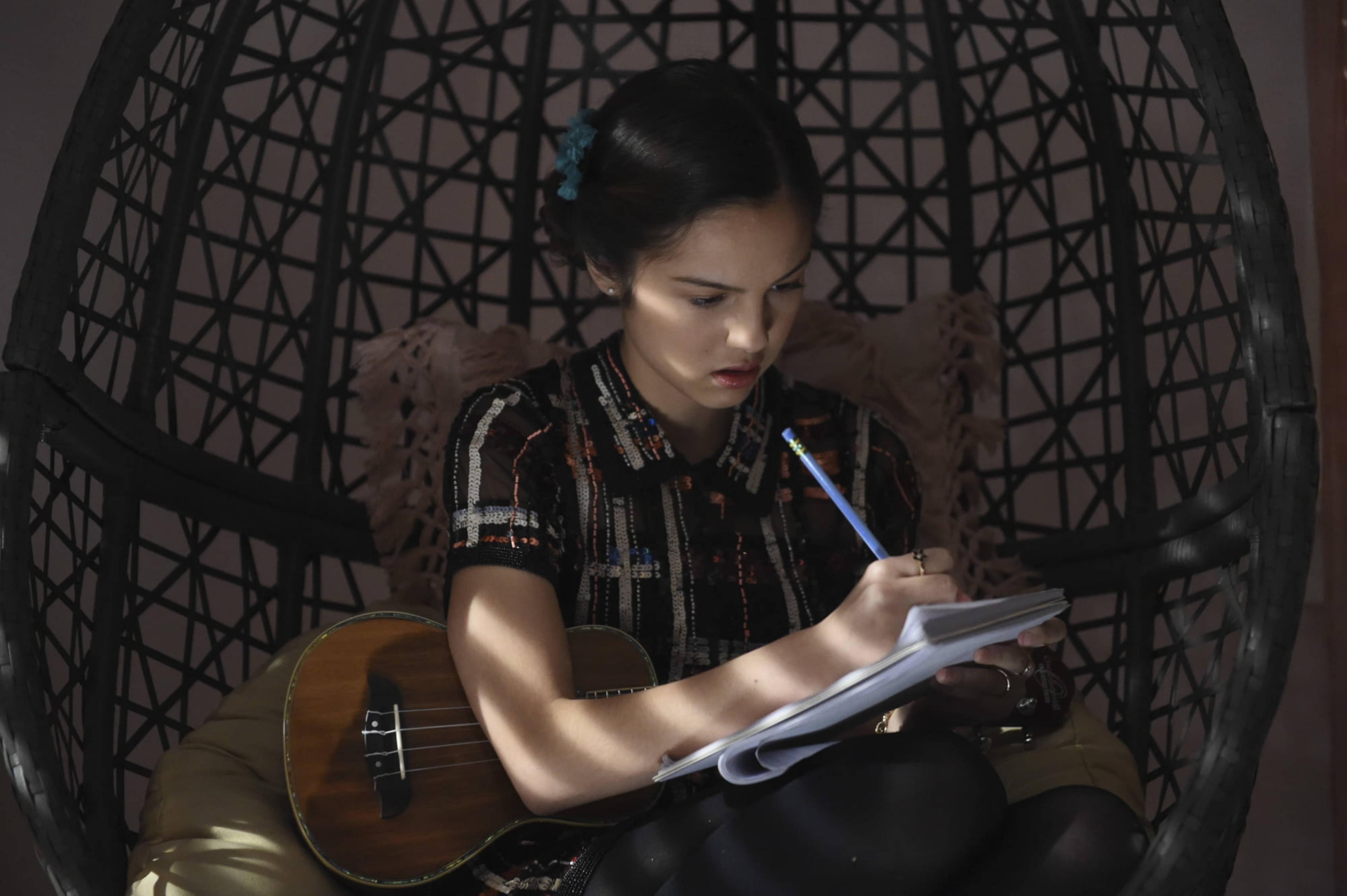 Olivia Rodrigo Out Of The Old — 5120x3407 wallpaper