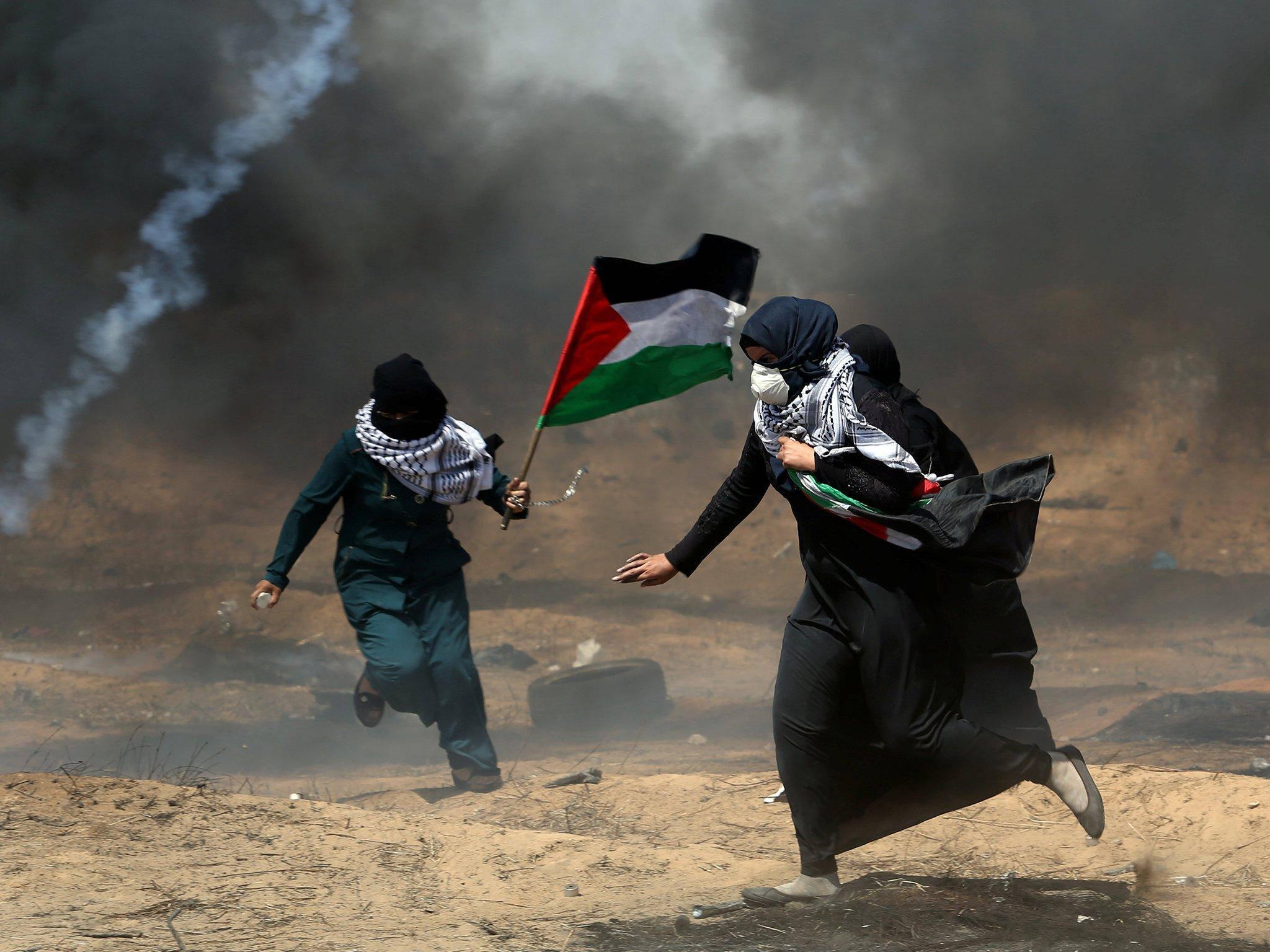 Palestine Citizens Running Away — 2048x1536 wallpaper