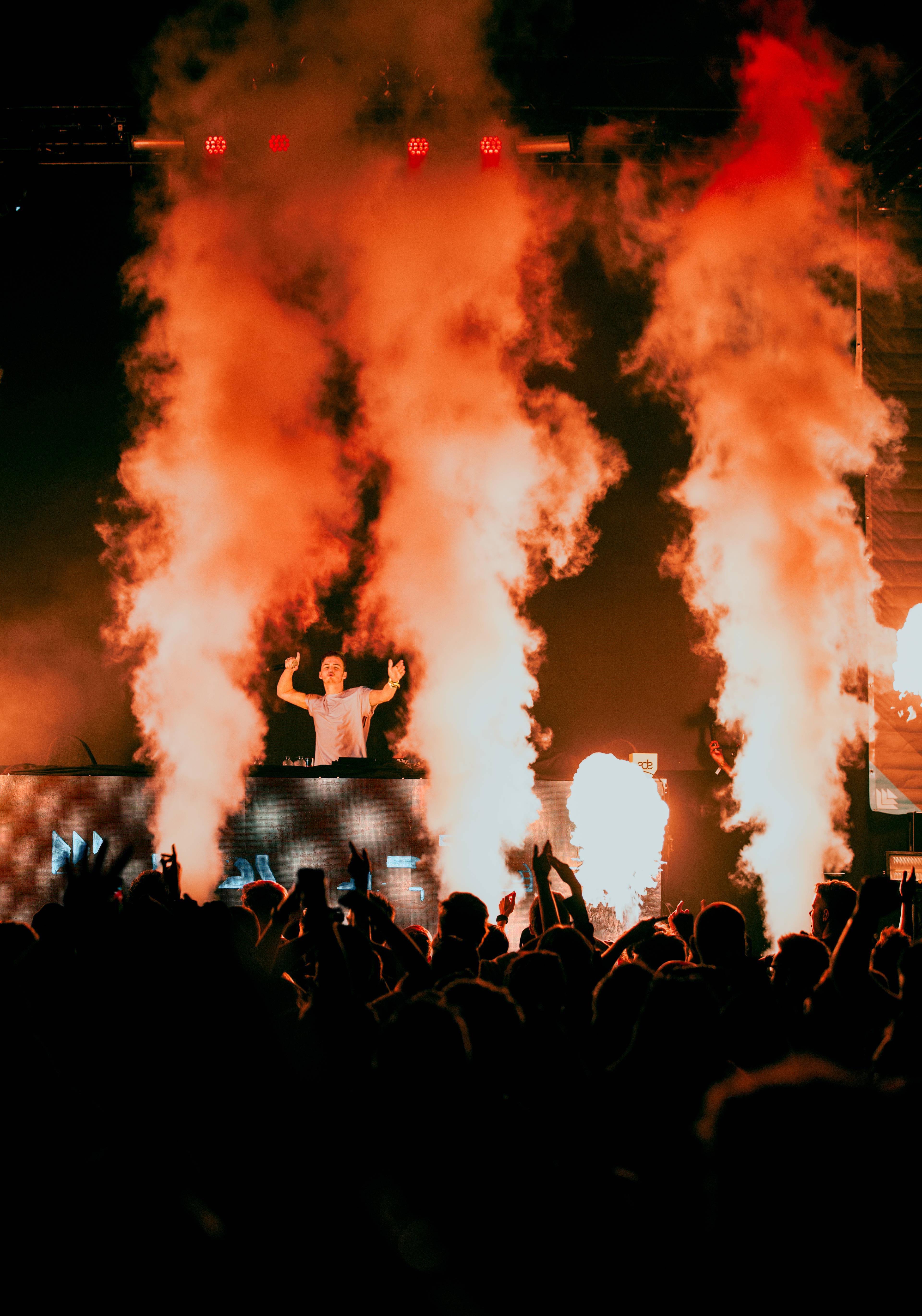 Party Iphone Live — 3840x5484 wallpaper
