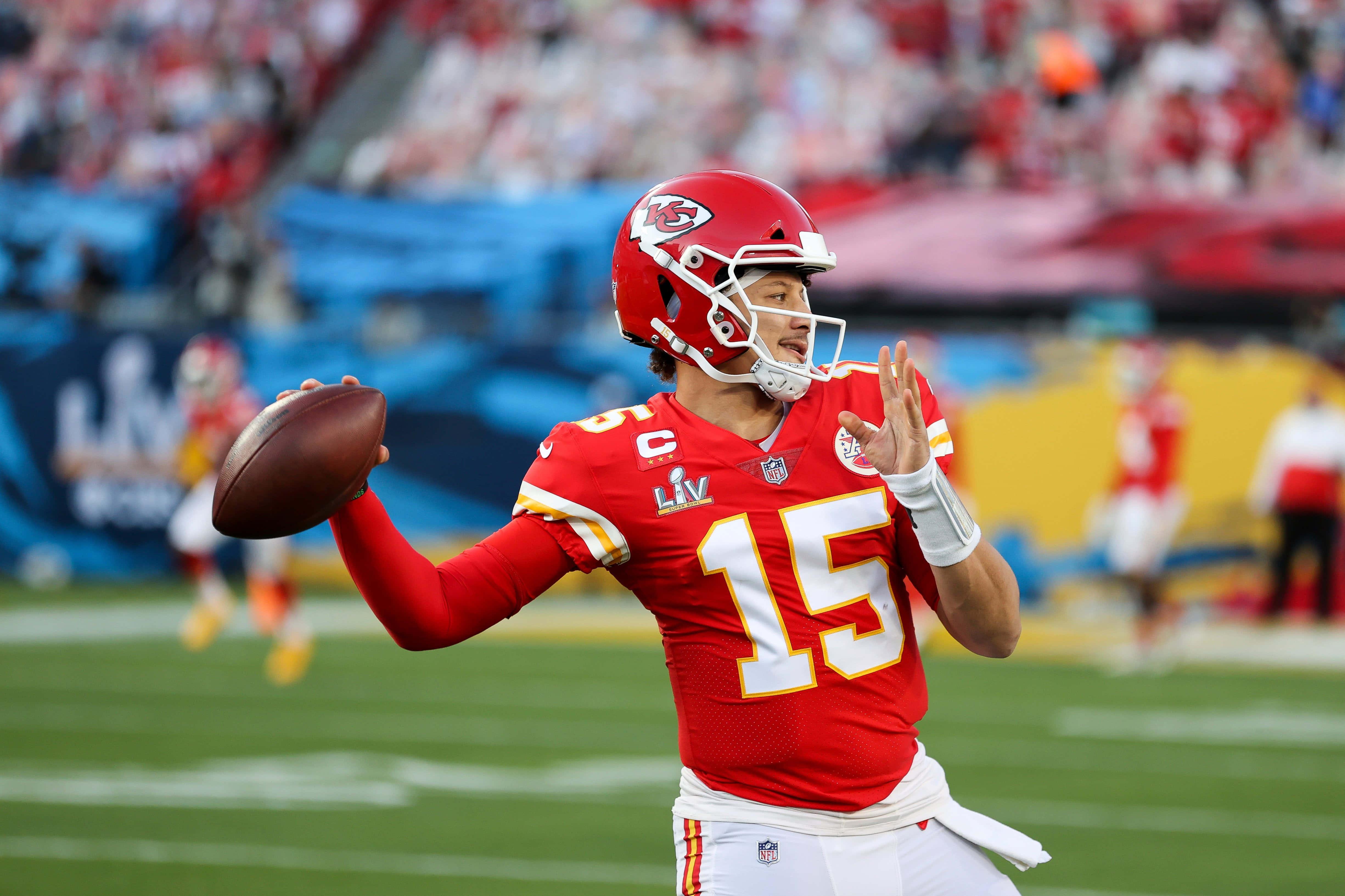 Patrick Mahomes in action on the field. — 4901x3267 wallpaper
