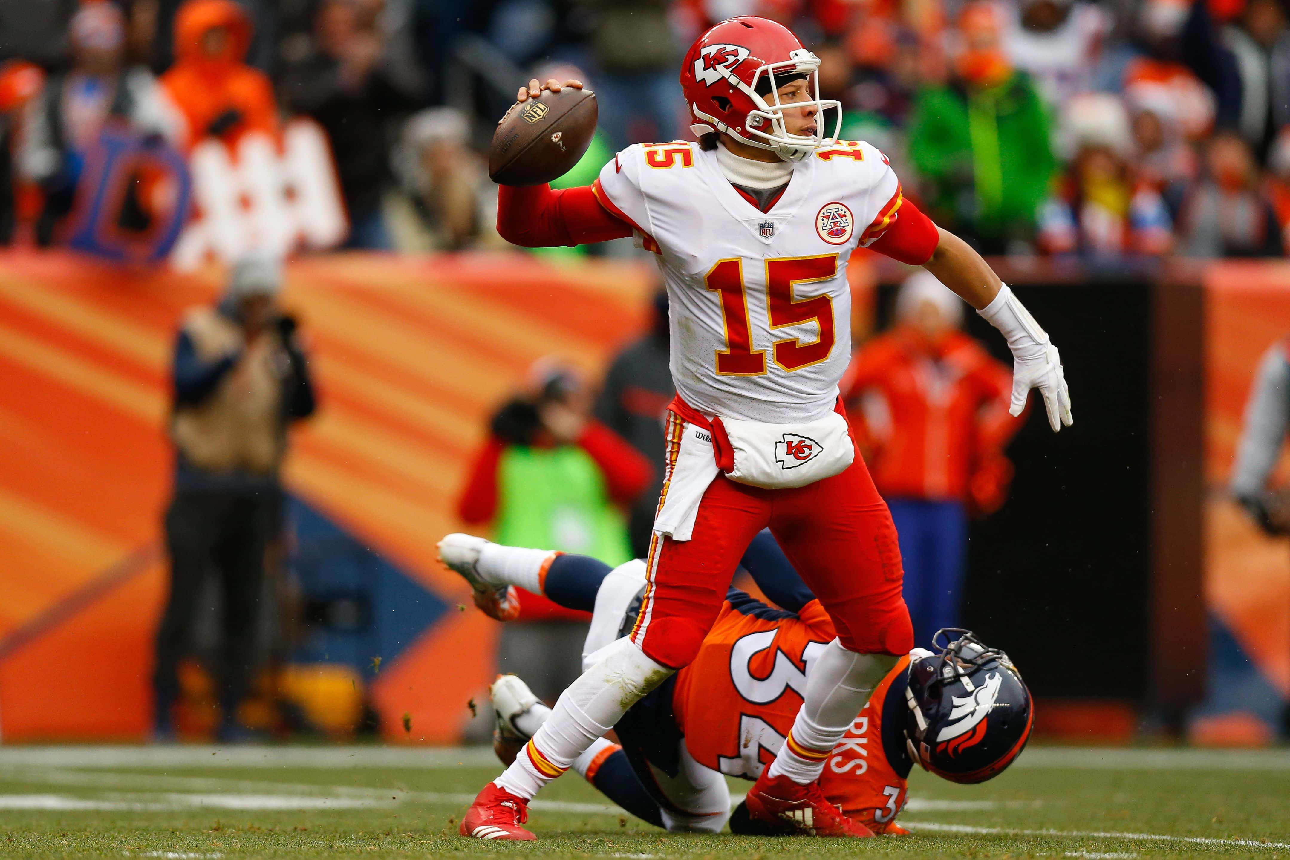 Patrick Mahomes on a football field — 4317x2878 wallpaper
