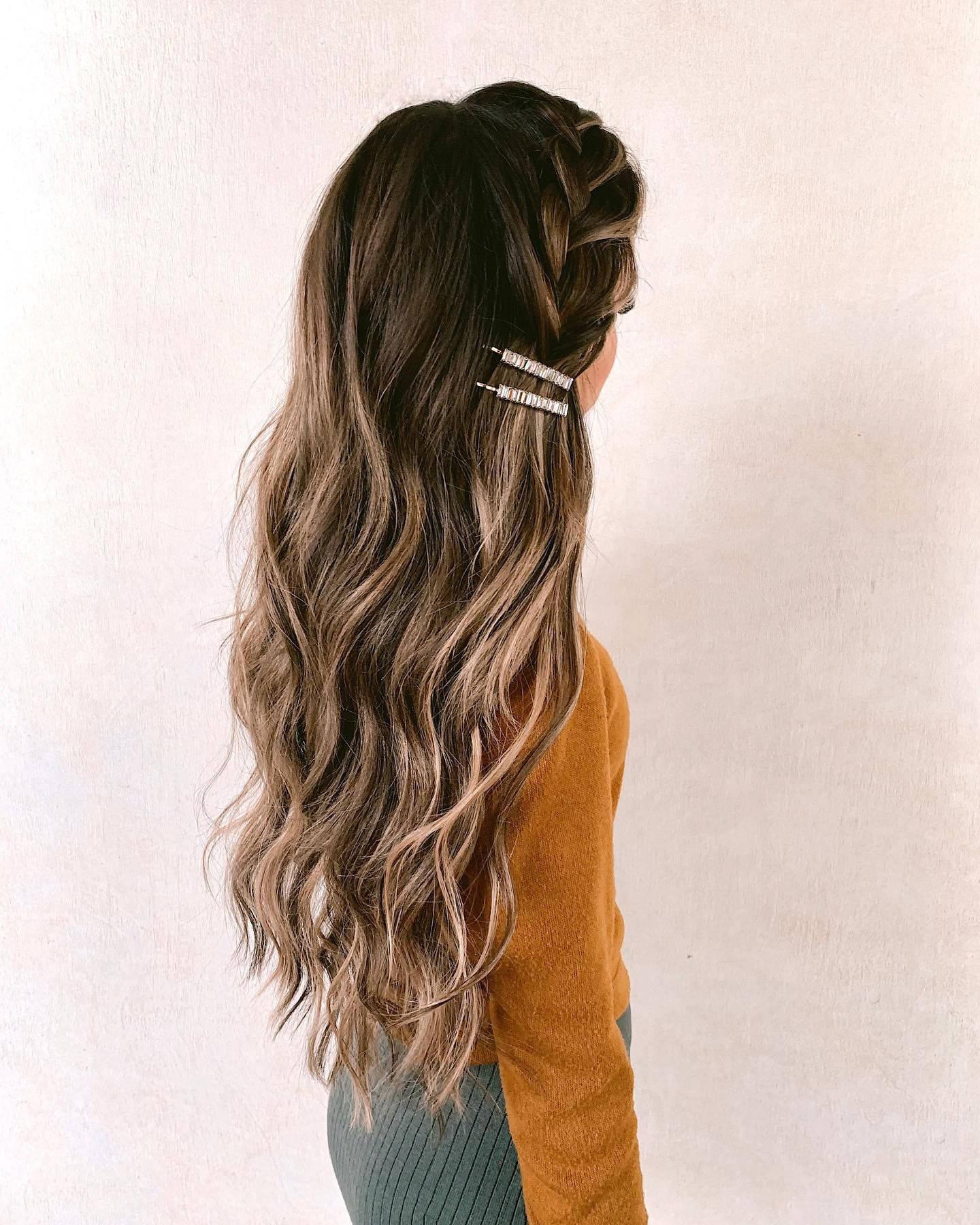 PFP Aesthetic Girl Facing The Wall — 1440x1800 wallpaper