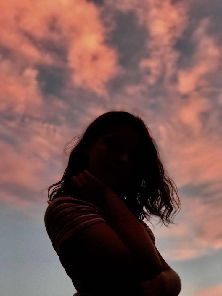 PFP Aesthetic Girl Under Cloudy Sunset Sky — 750x1000 wallpaper