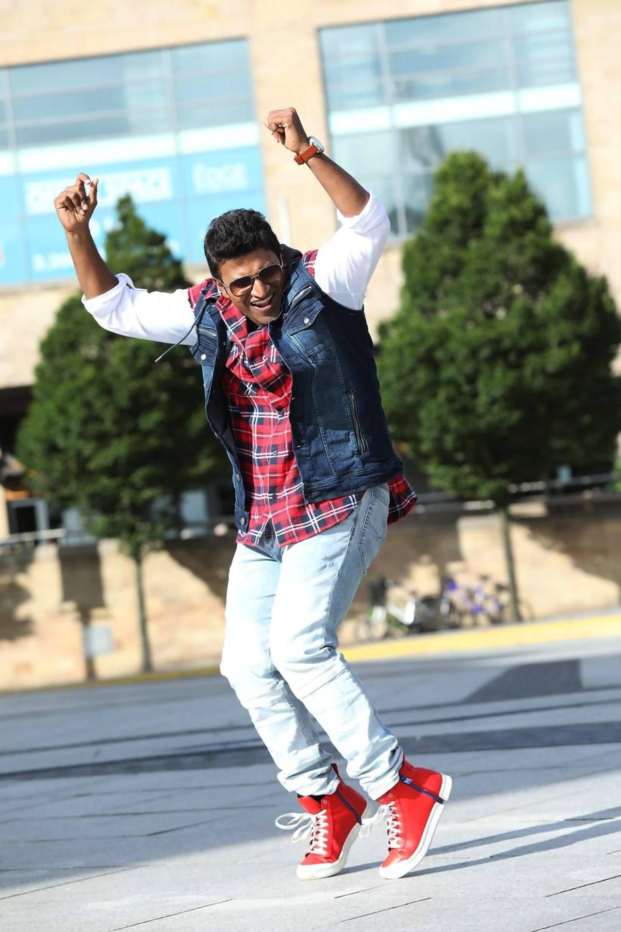 Puneeth Rajkumar Happy Dance — 1280x1920 wallpaper
