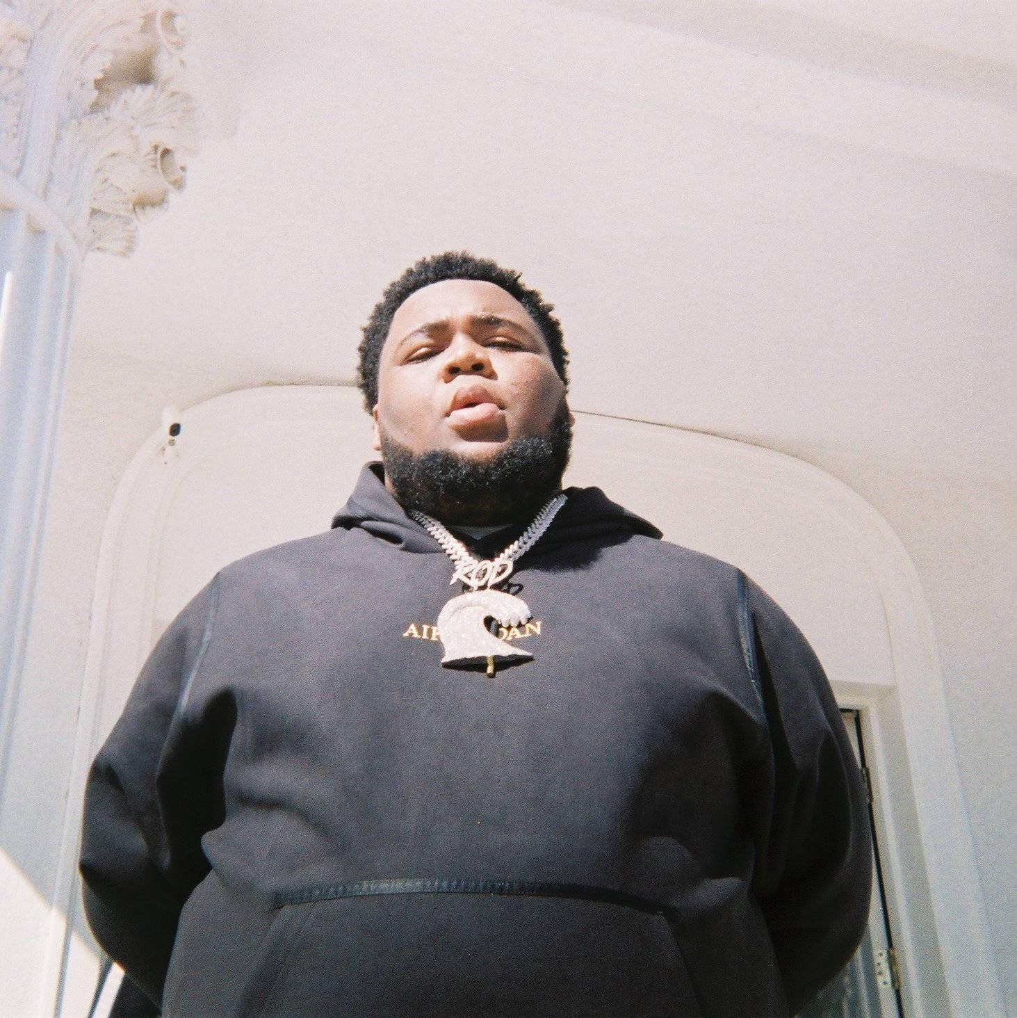 Rapper Rod Wave Low Angle Shot — 1463x1464 wallpaper
