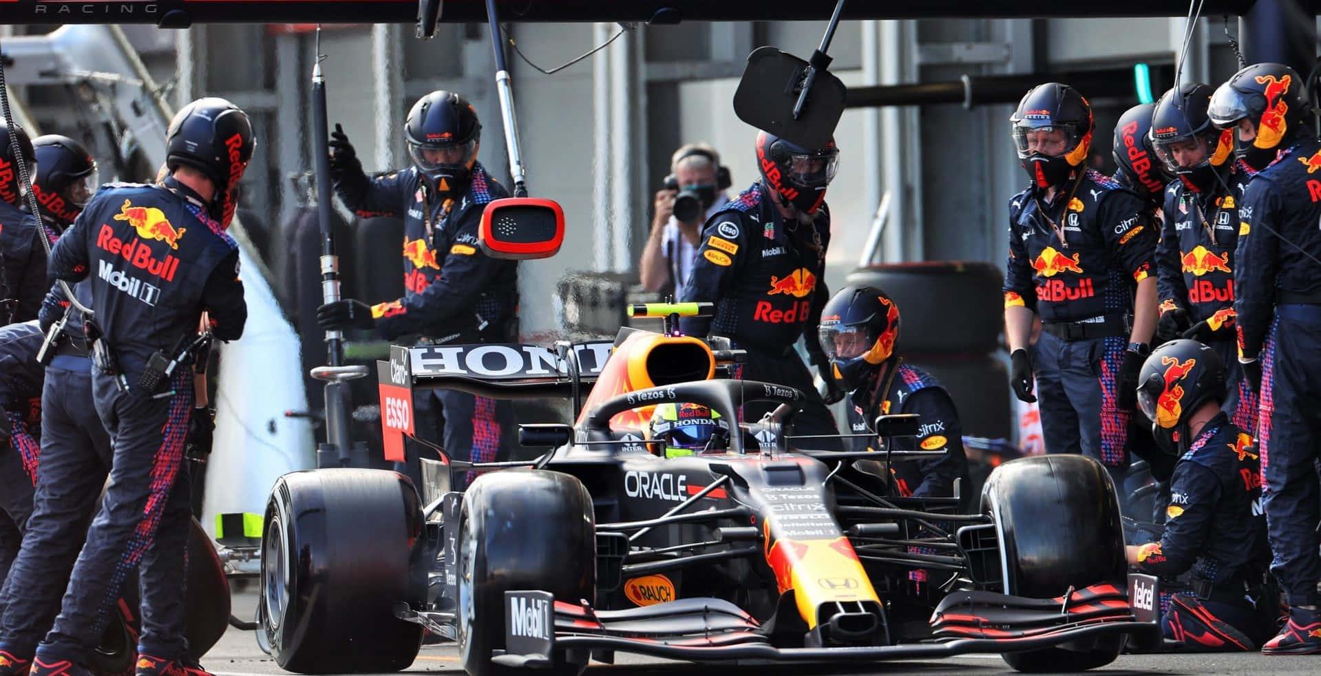 red bull racing team in pit lane — 1919x982 wallpaper