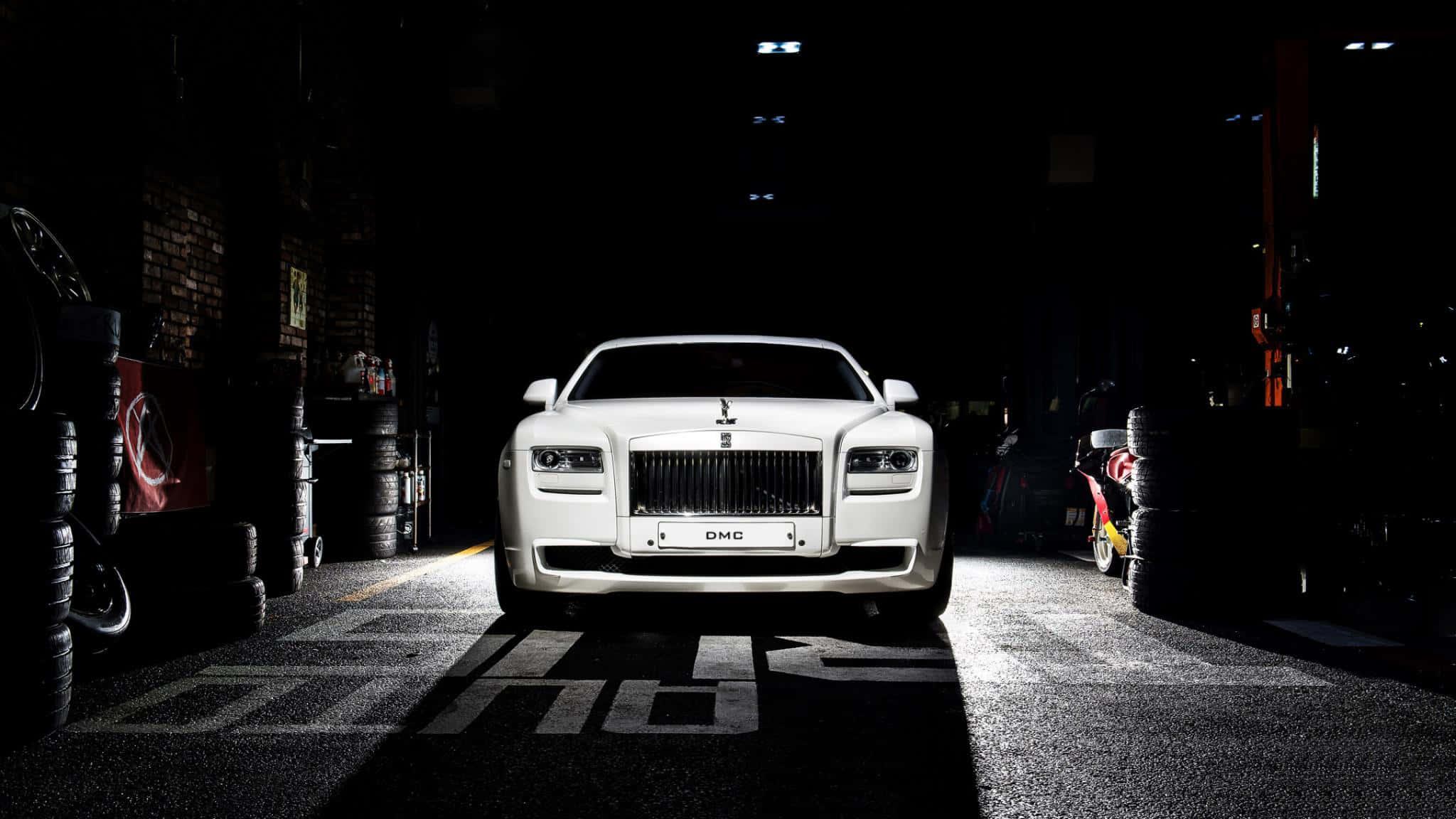Rolls Royce pictures — 2048x1152 wallpaper