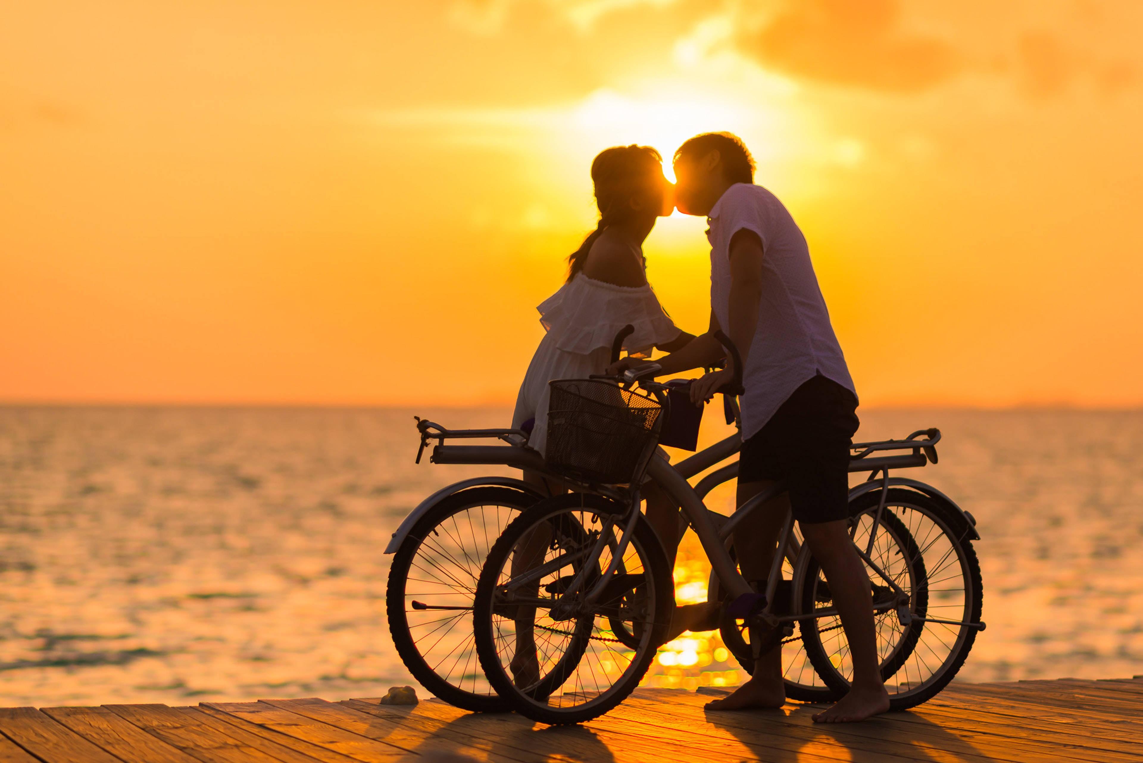 Romantic Love Bicycles Under Sunset — 3840x2563 wallpaper