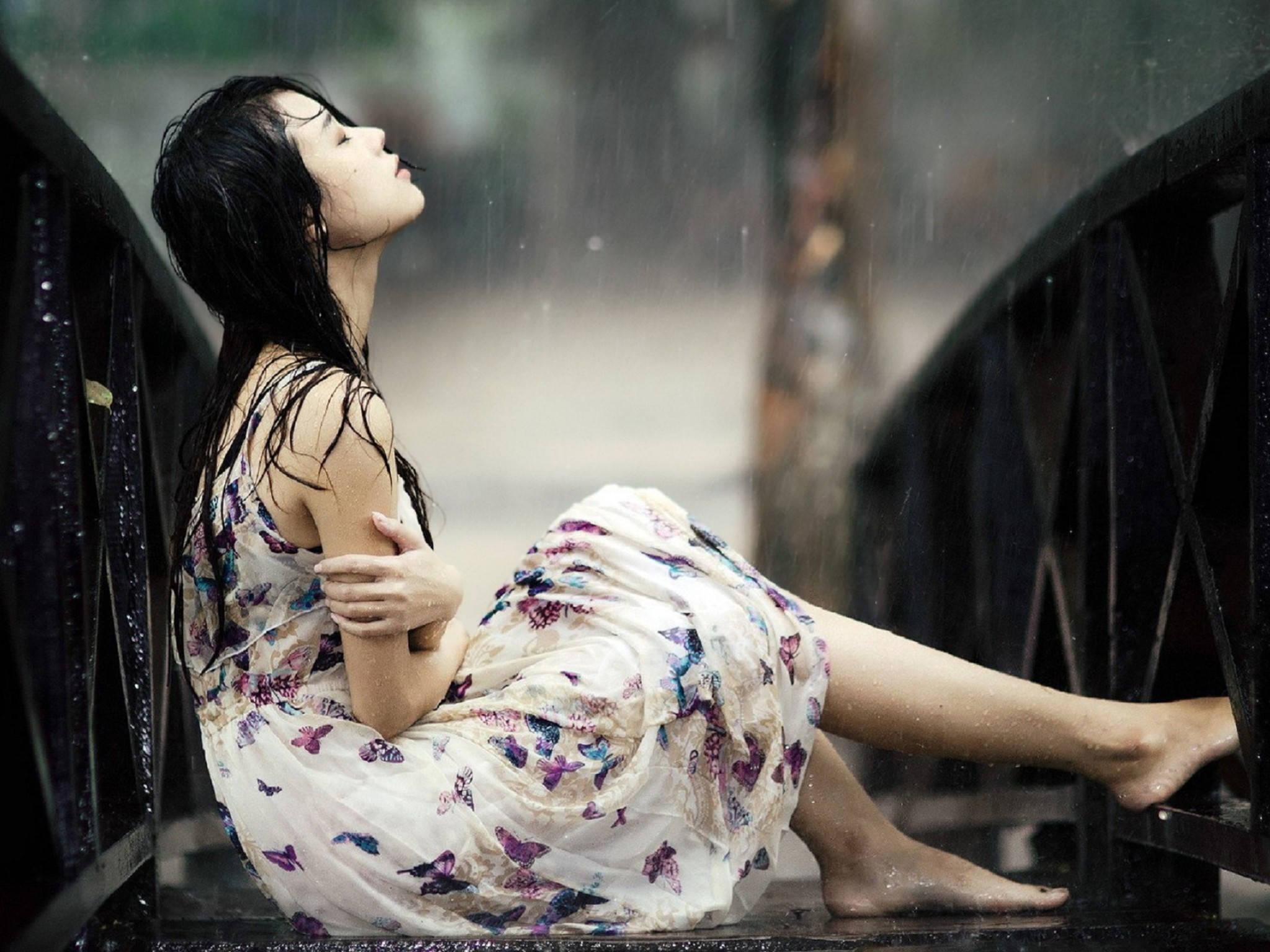 Sad Girl In The Rain — 2048x1536 wallpaper